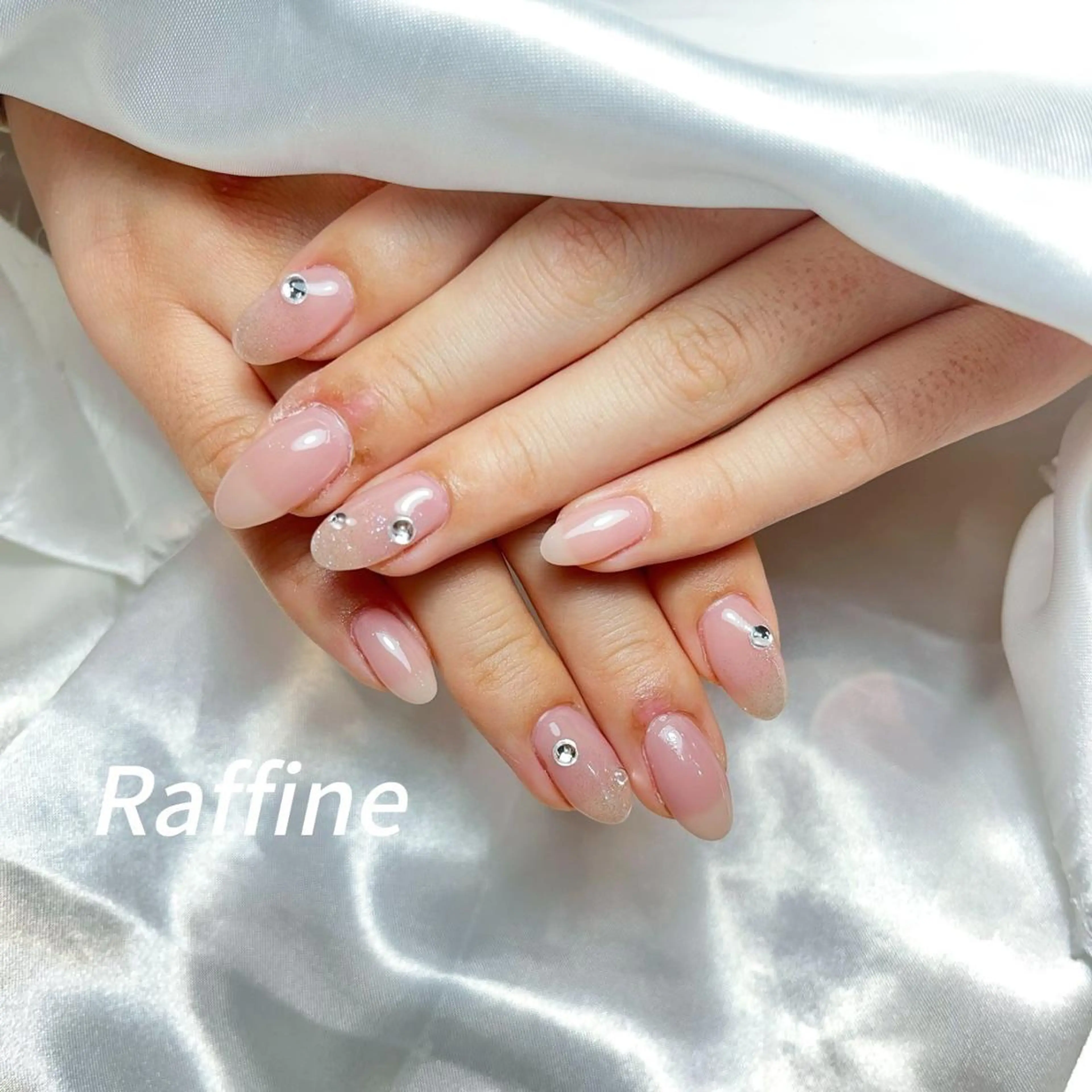 ネイル ハンドネイル RAFFINE 月🦋🩵のネイルデザイン