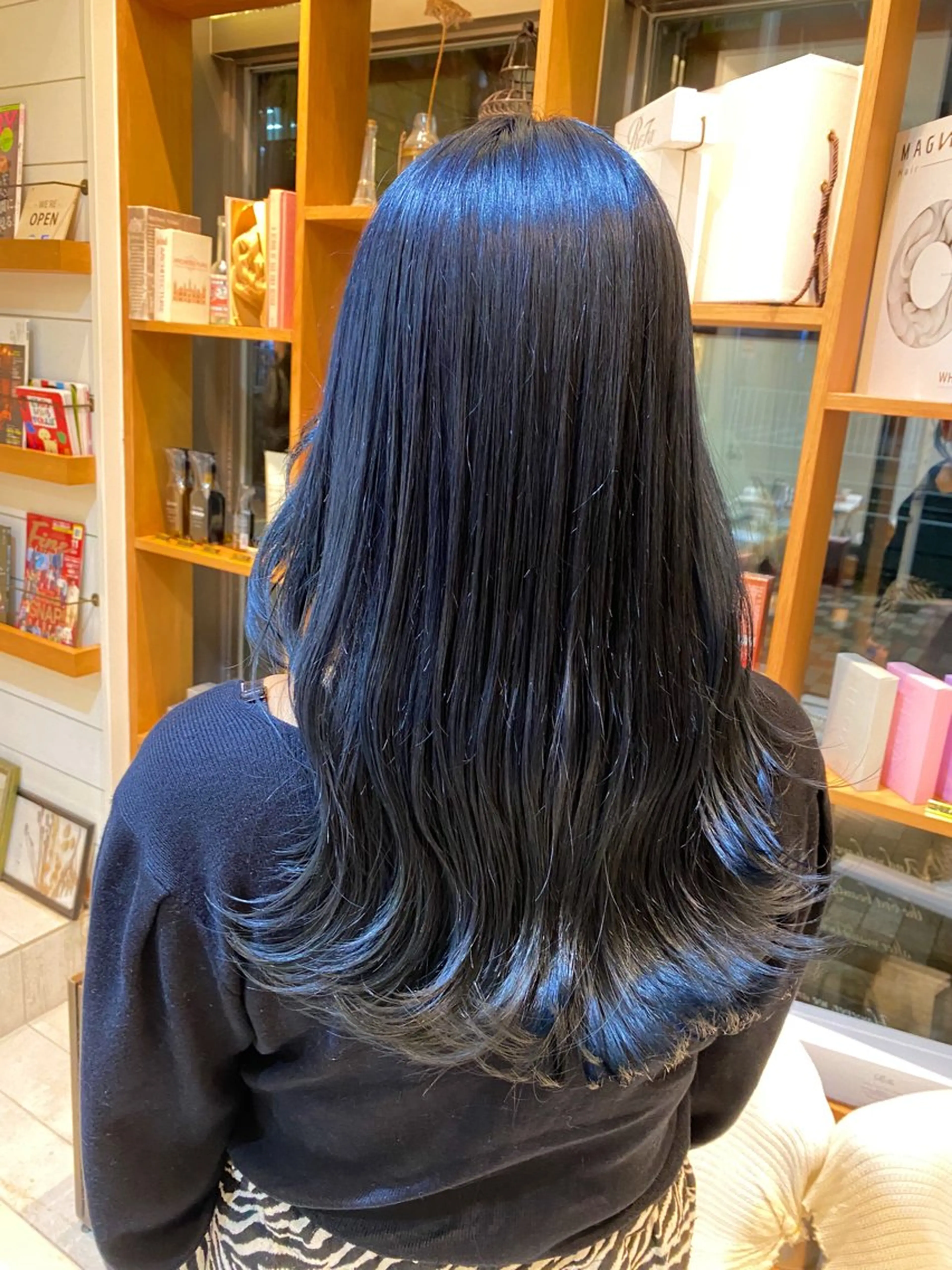 ロング カラー 黒髪 ブリーチ ブルーカラー ブルーブラック ヘアカラー トリートメント 🧸にしかた ちひろ🧸 / 渋谷のヘアスタイル