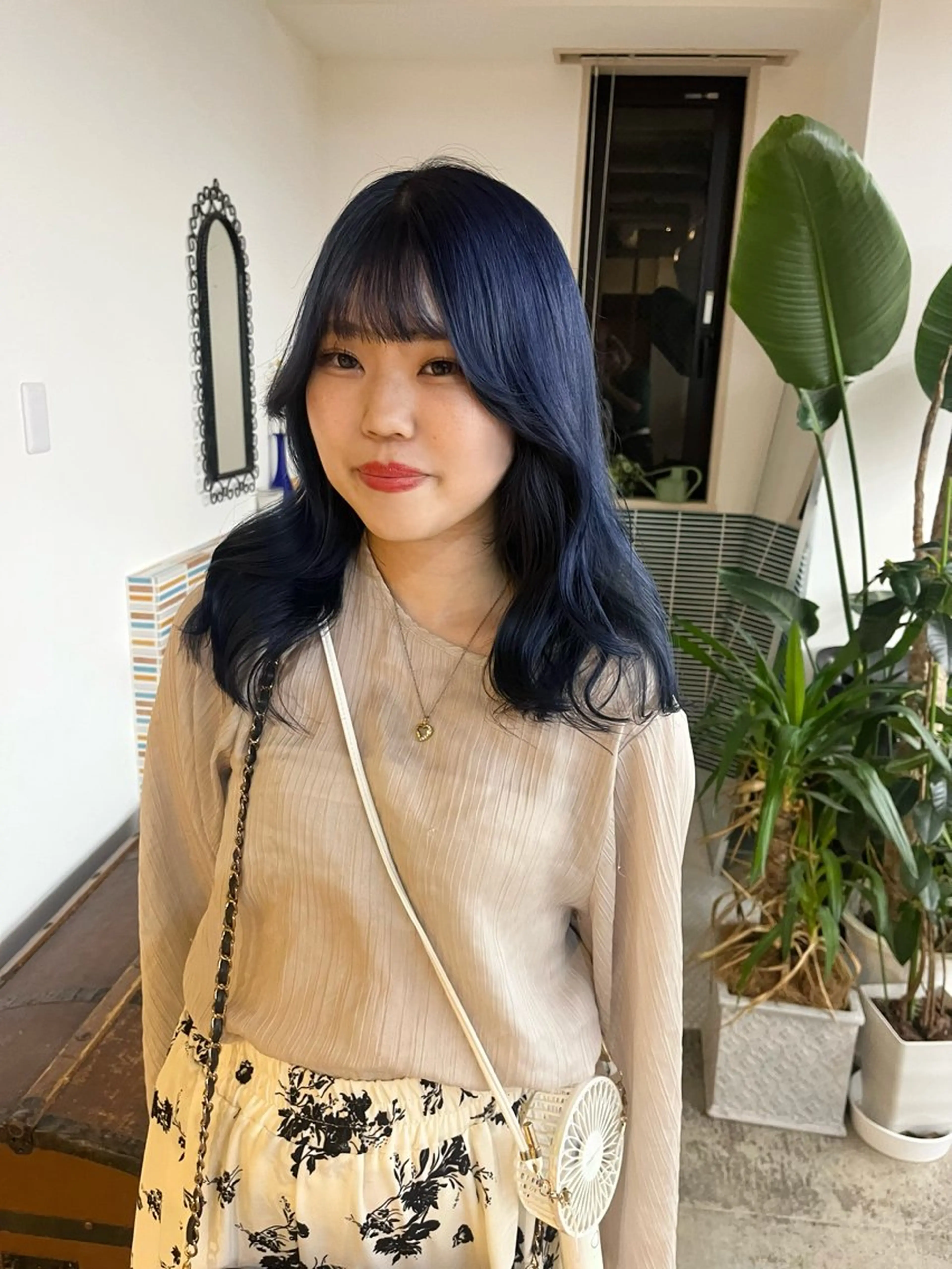 ミディアム カラー ブリーチ ブルーカラー ネイビーカラー カット ヘアカラー トリートメント 🩷ハイトーン透明感 レイヤー🩷ユリカのヘアスタイル