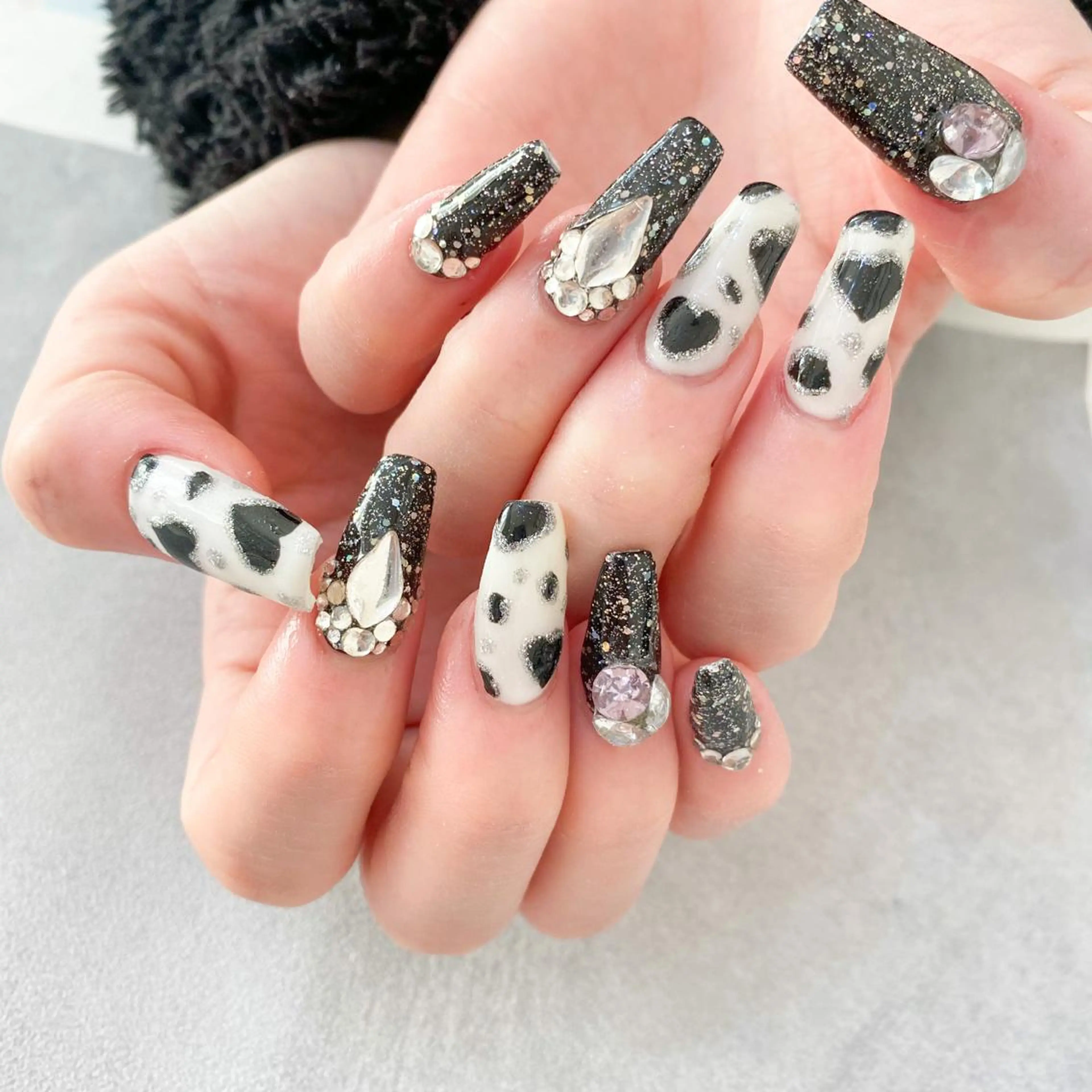 ネイル ハンドネイル ゴテゴテ💙ワンホン リオナのネイルデザイン