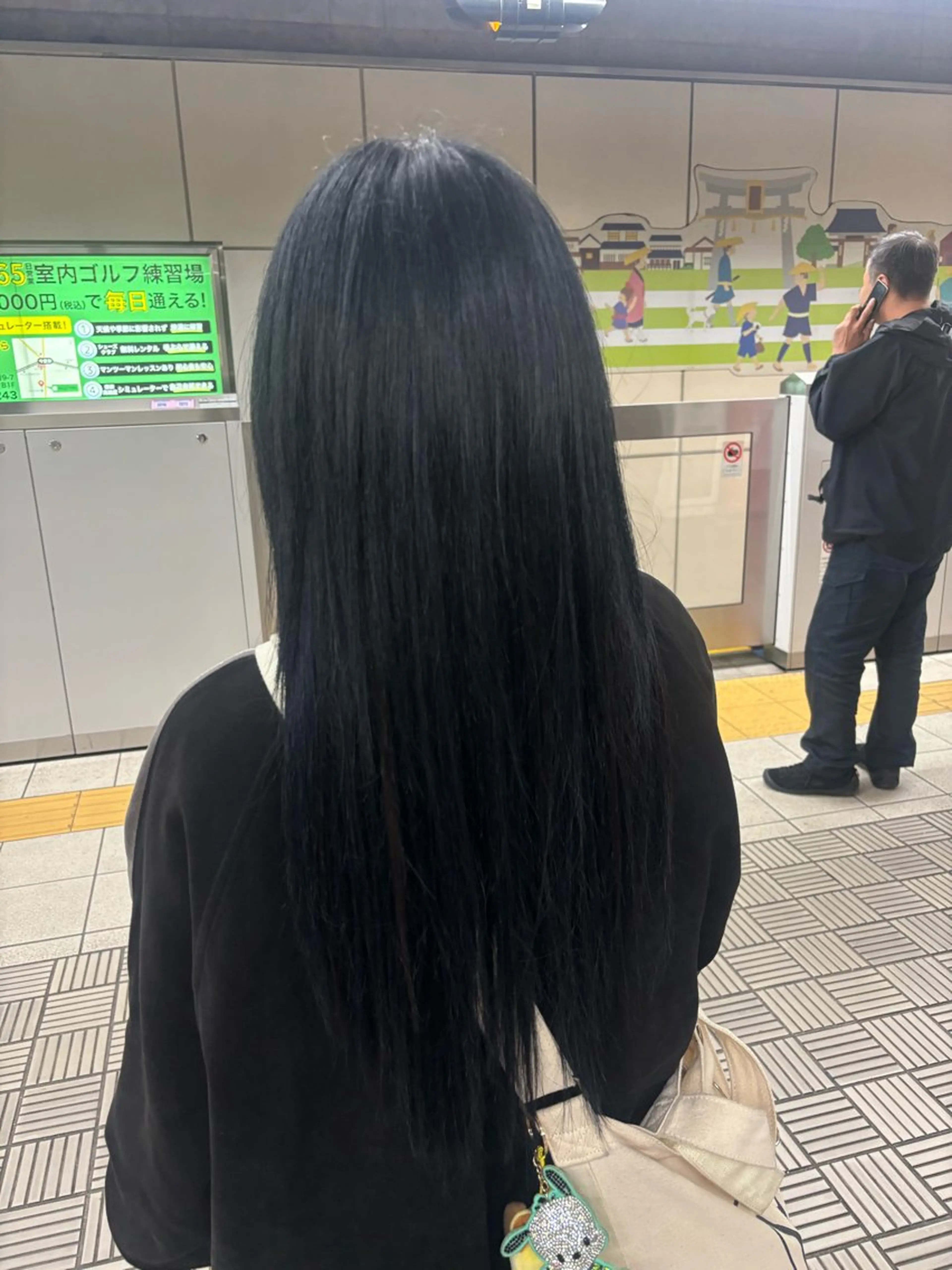 ロング カラー 黒髪 ブルーカラー ブルーブラック 茶谷 沙穂のヘアスタイル