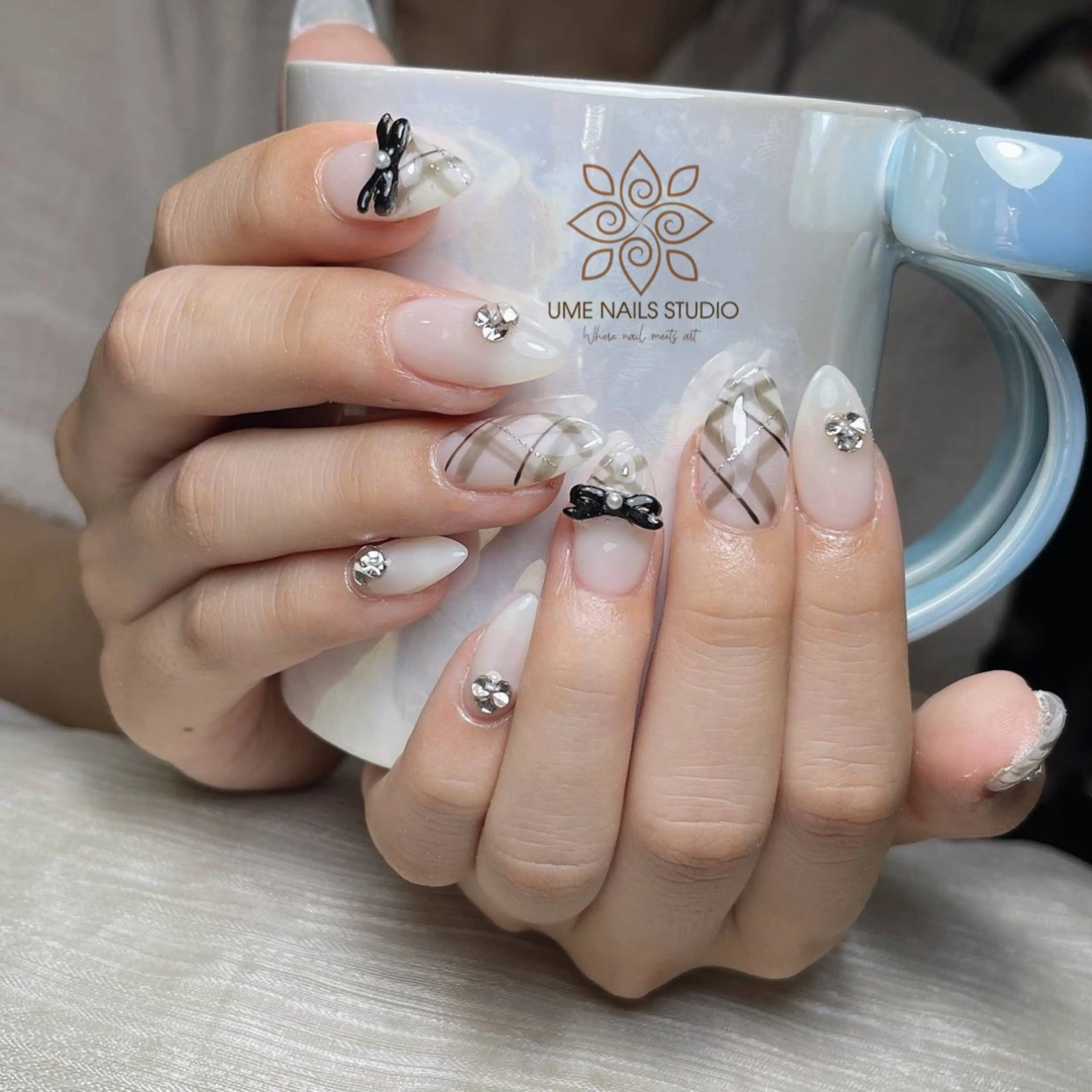 ネイル チークネイル クリアネイル ガーリー キラキラネイル 韓国ネイル ハンドネイル Ume Nail Studioのネイルデザイン