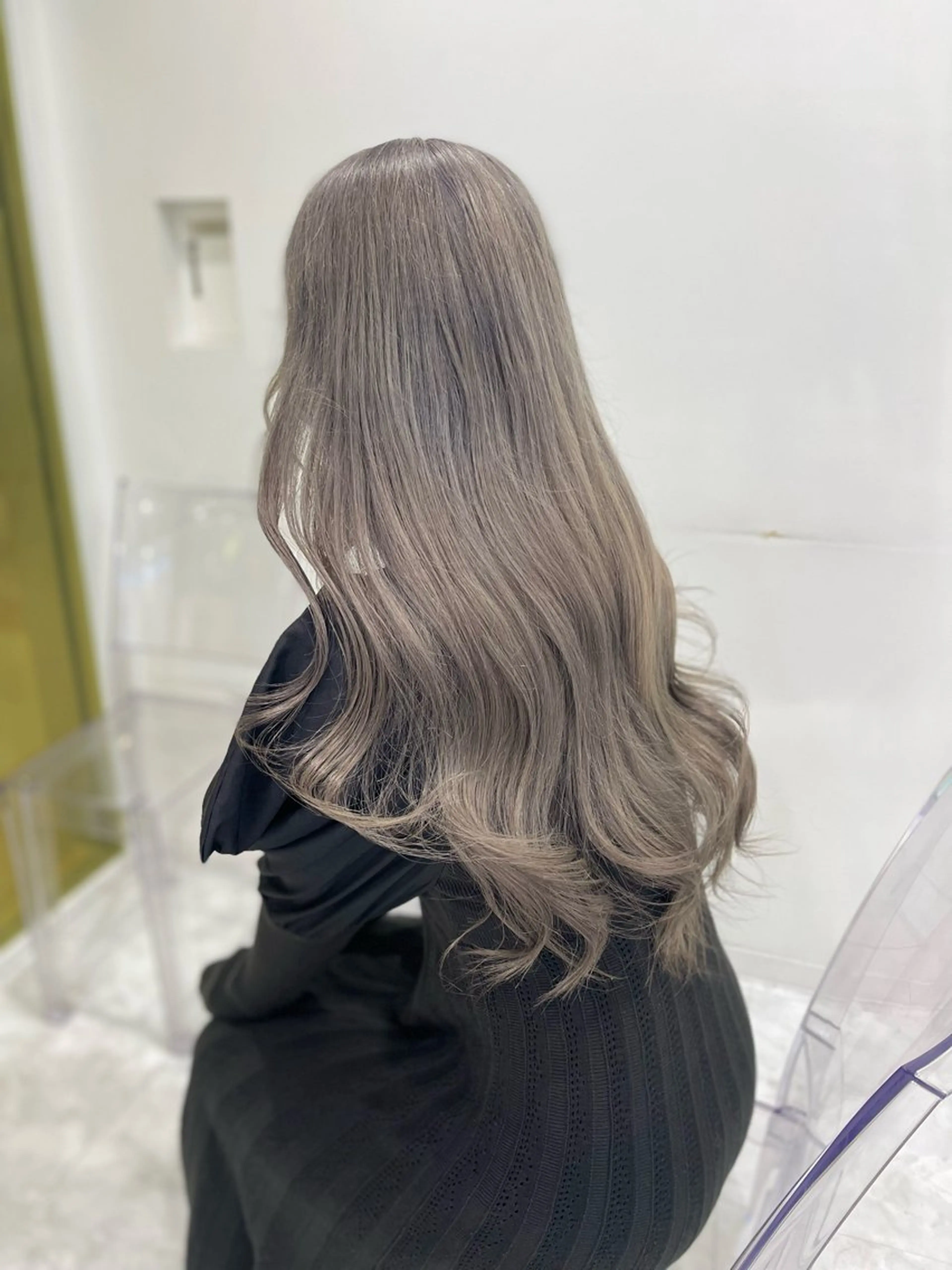 ロング カラー シルバー ヘアカラー 韓国暗髪🩶レイヤー 🩶hayatoのヘアスタイル