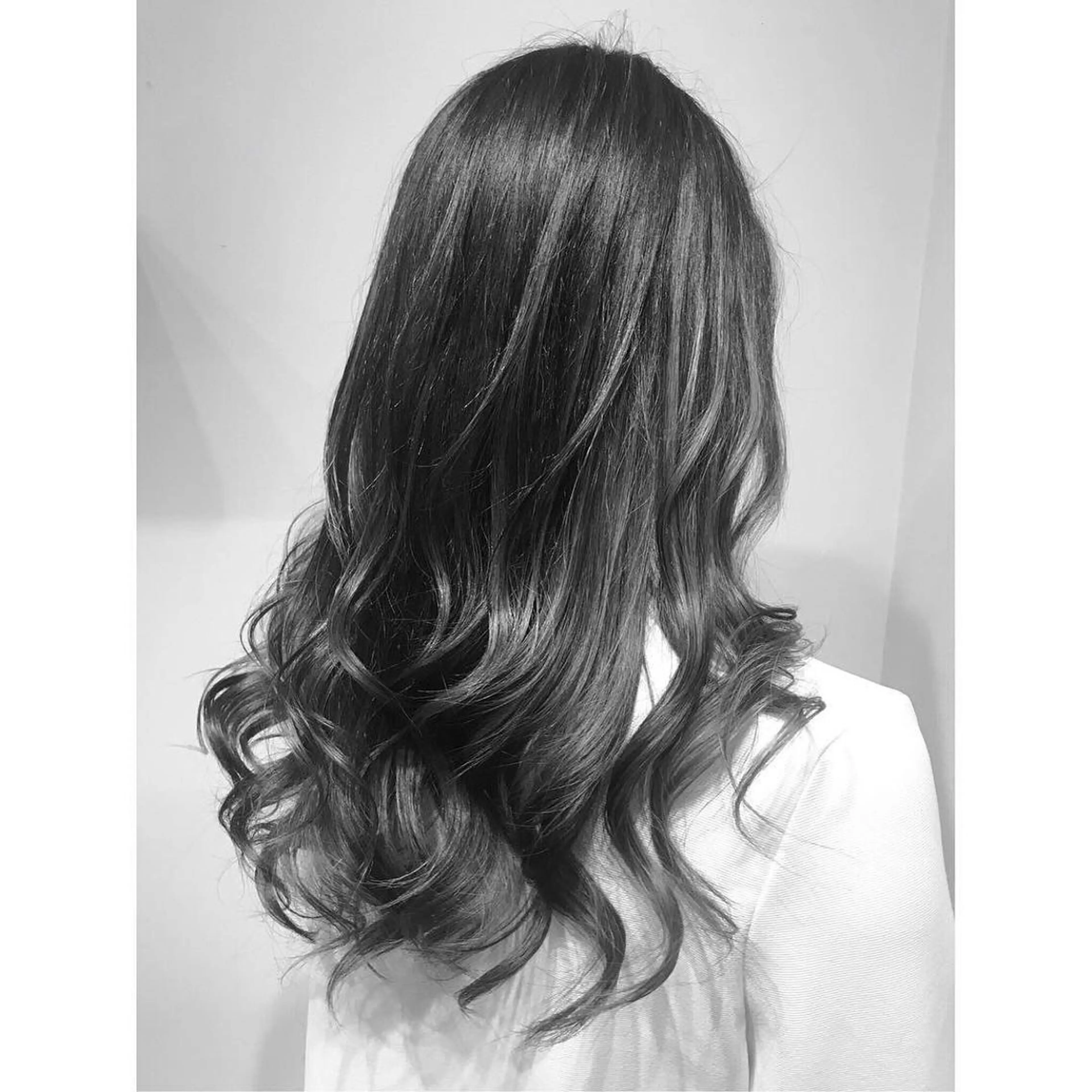 ロング カラー 黒髪 シルバー 似合わせ提案サラ艶♡ 彩華のヘアスタイル