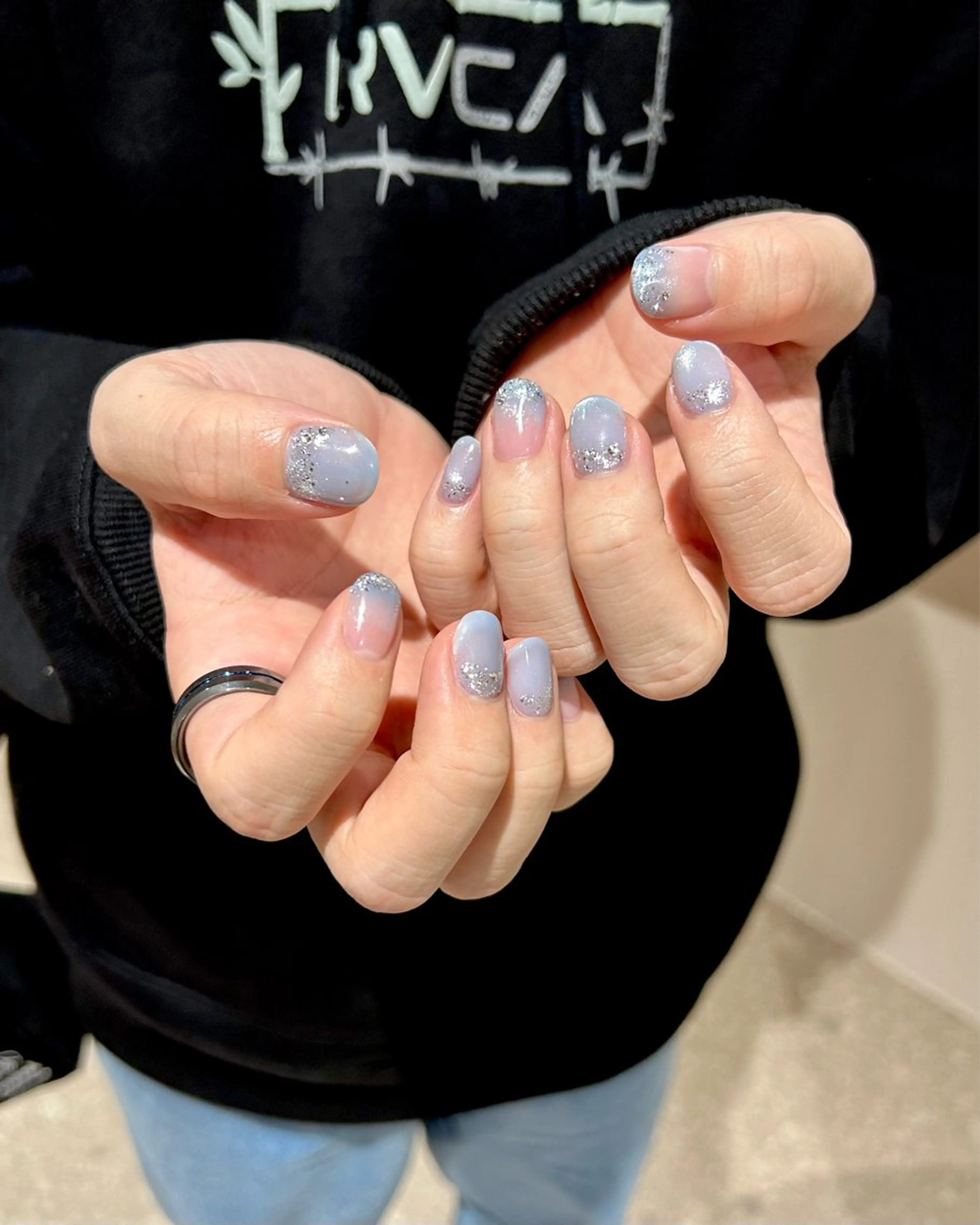 メンズ ネイル グラデーション キラキラネイル 水色 マグネットネイル SALONVILLAGE Ebisu所属・Lueur 恵比寿 HARUKAのネイルデザイン