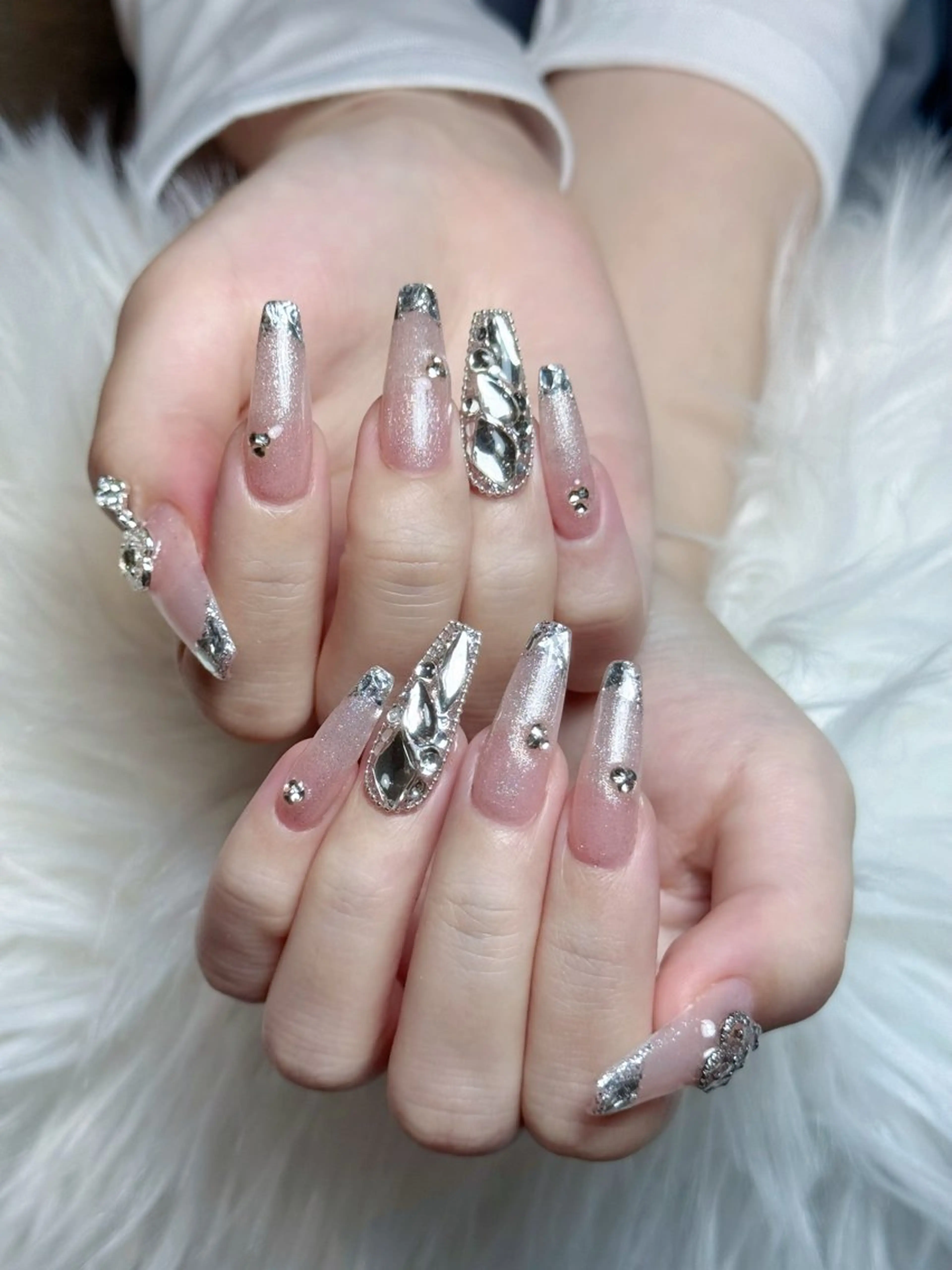 ネイル フレンチネイル ジェルネイル キラキラネイル 韓国ネイル マグネットネイル Julli nail studio所属・Julli NailStudioのネイルデザイン