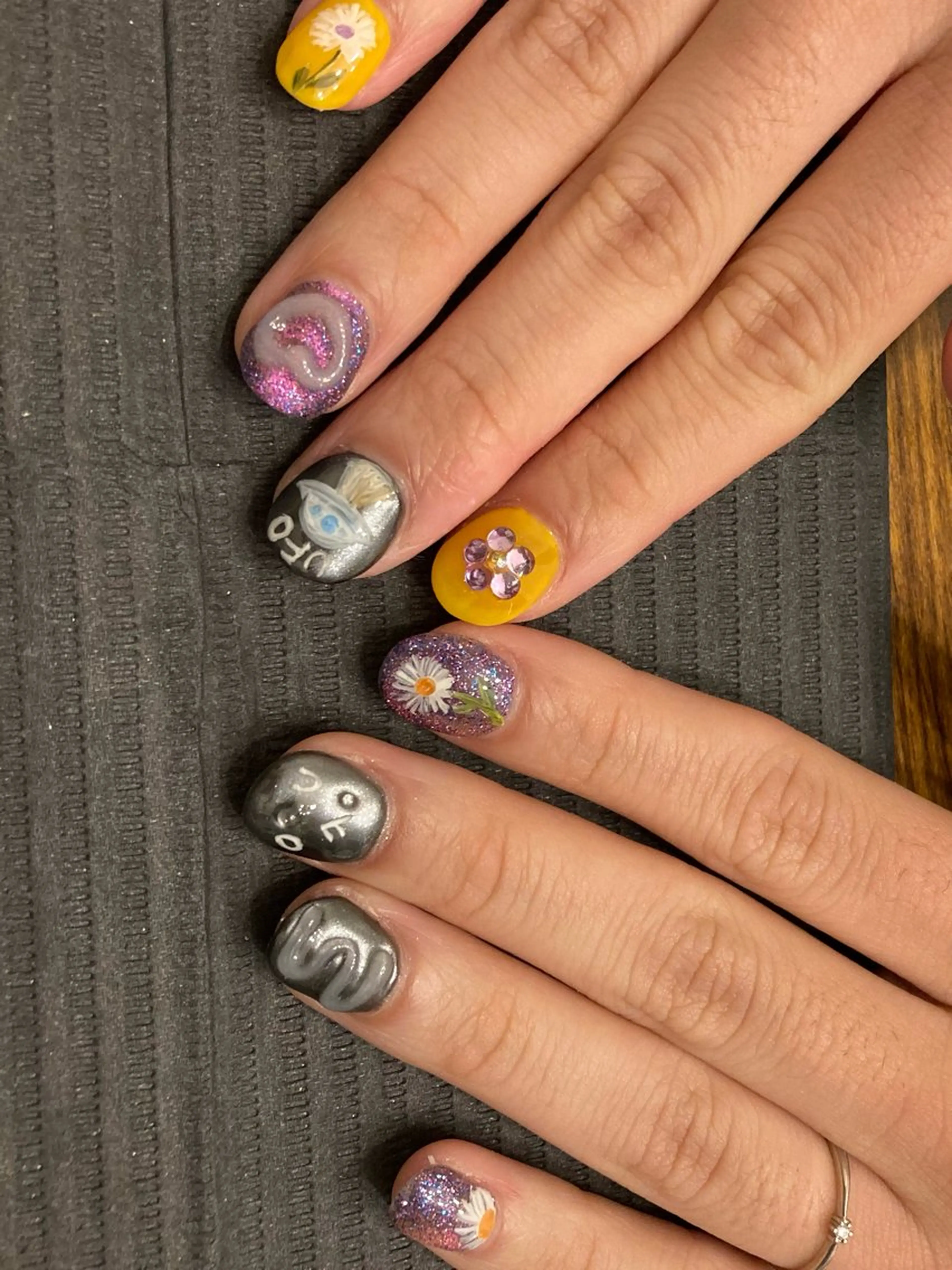 ネイル ジェルネイル ストーンネイル ハンドネイル ハンドケア 爪の絵描き屋　ミテネイル所属・爪の絵描き屋 ミテネイルのネイルデザイン