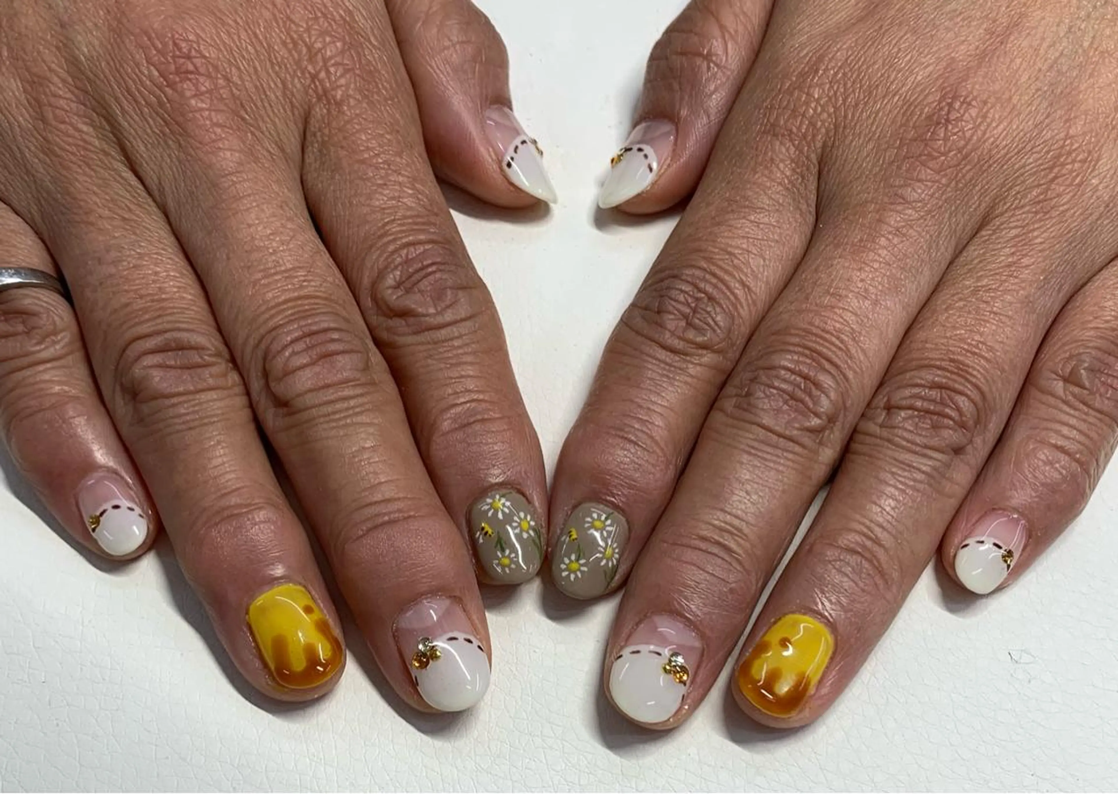 ネイル ハンドネイル ハンドケア Mule Beauty Salon所属・ミュール ビューティーサロンのネイルデザイン