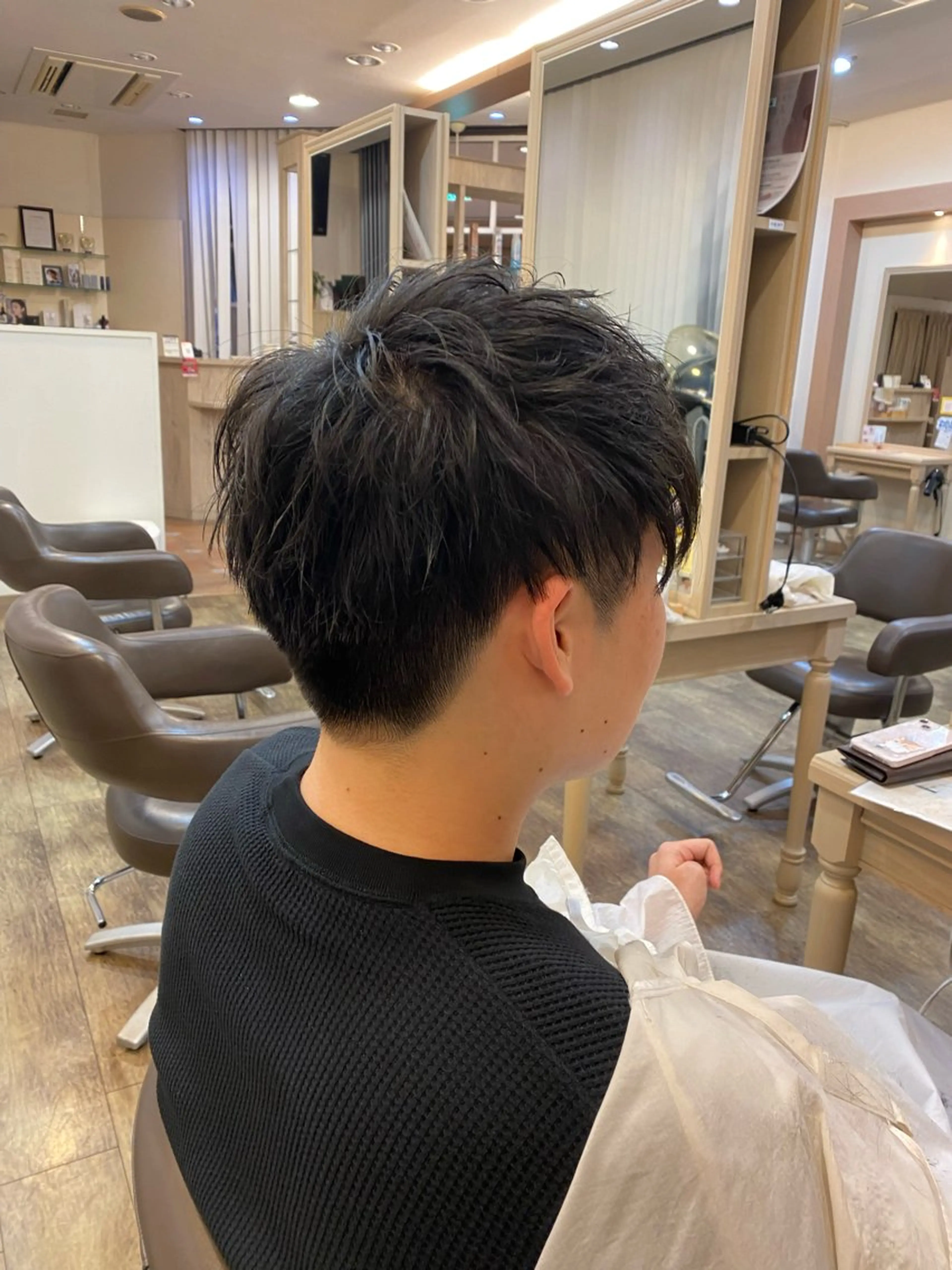 メンズ マッシュ 刈り上げ 長嶋 花梨のヘアスタイル