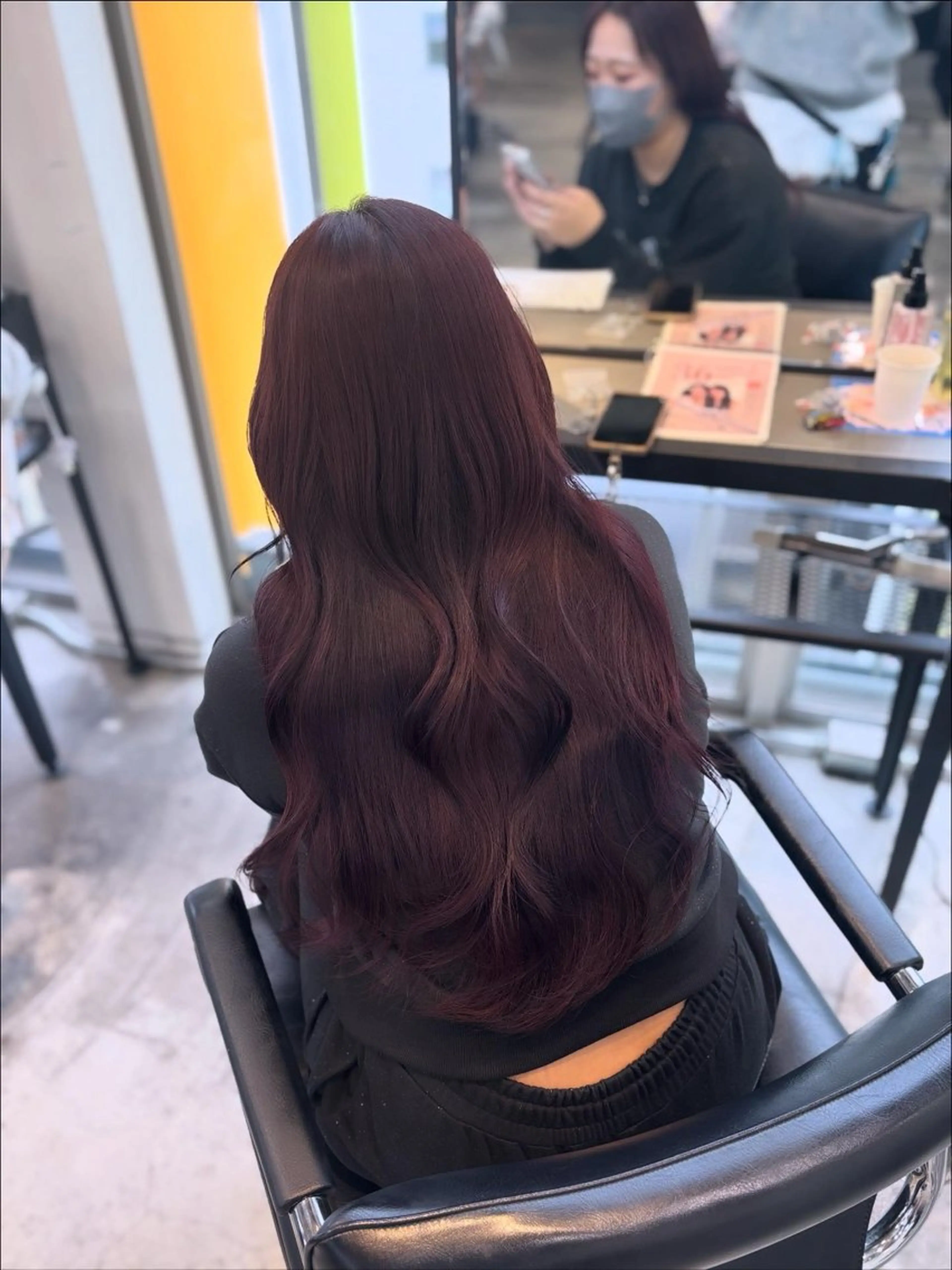 ロング カラー レッドカラー ヘアカラー 透明感 ハイトーン デザイン🎀💭のヘアスタイル