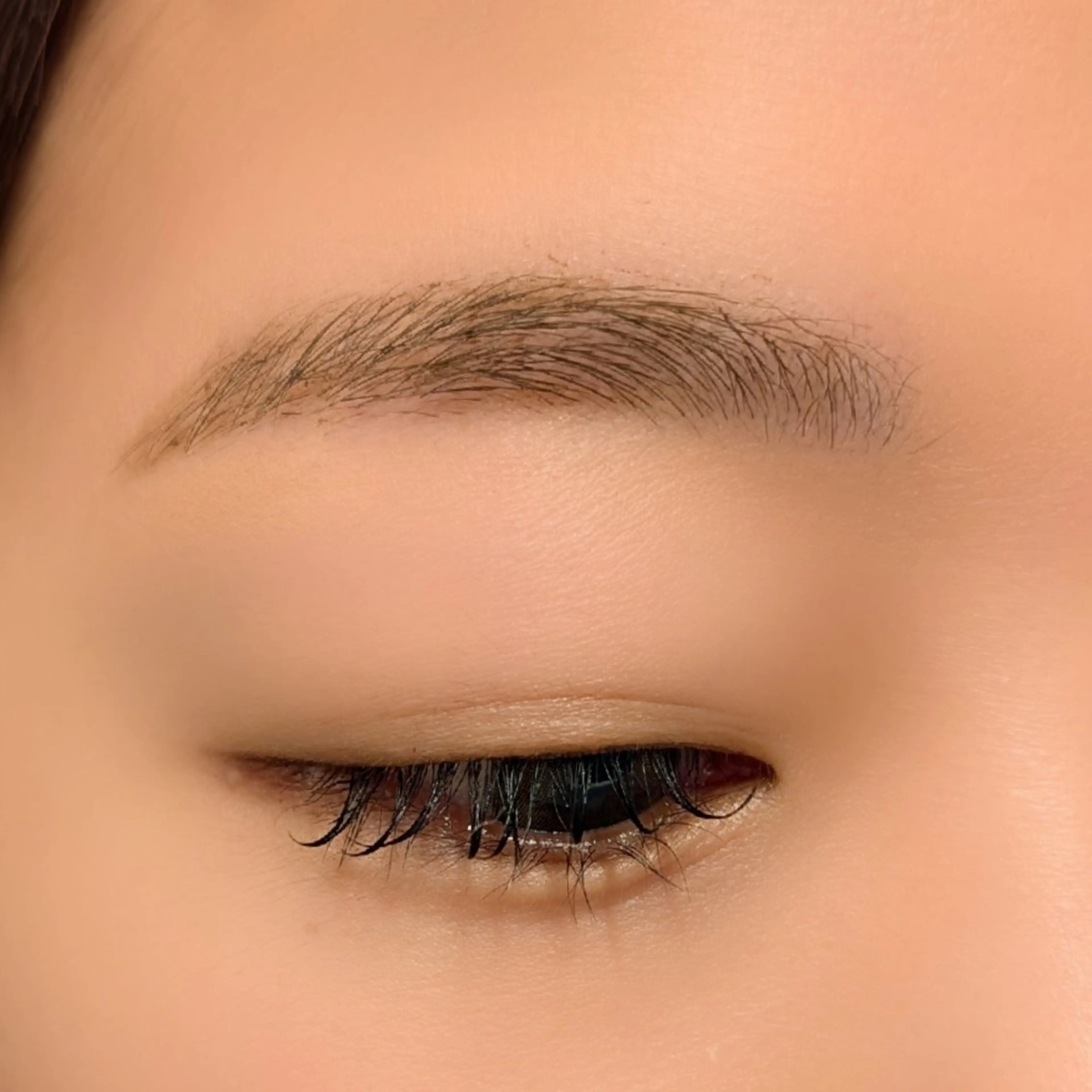 アイブロウ enu  eyelash所属・enu eyelash 愛子のマツエク・マツパデザイン