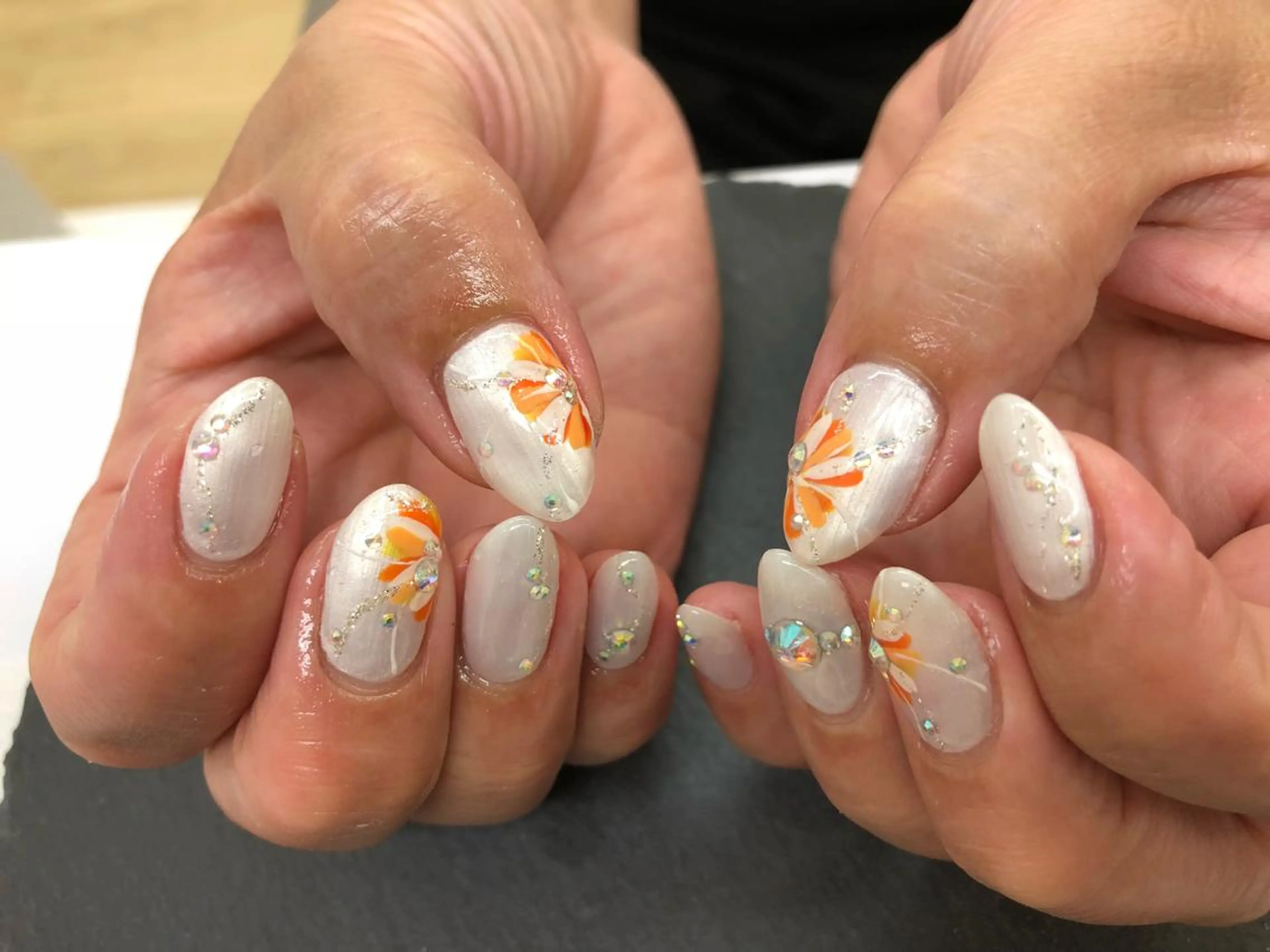 ネイル アートネイル ストーンネイル esNail&eye イーズネイル＆アイのネイルデザイン