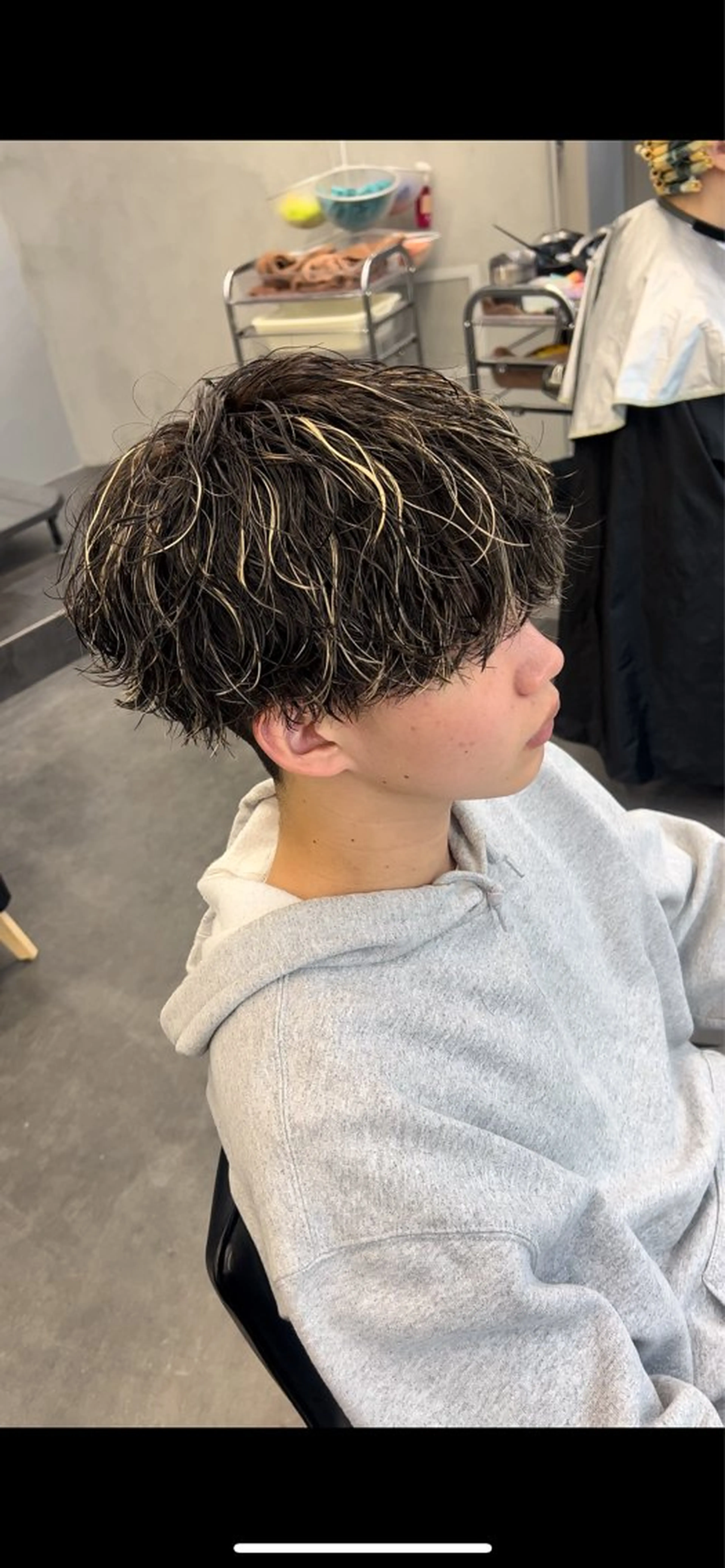 カラー メンズ メンズハイライト ハイライトカラー fifth リュウセイのヘアスタイル