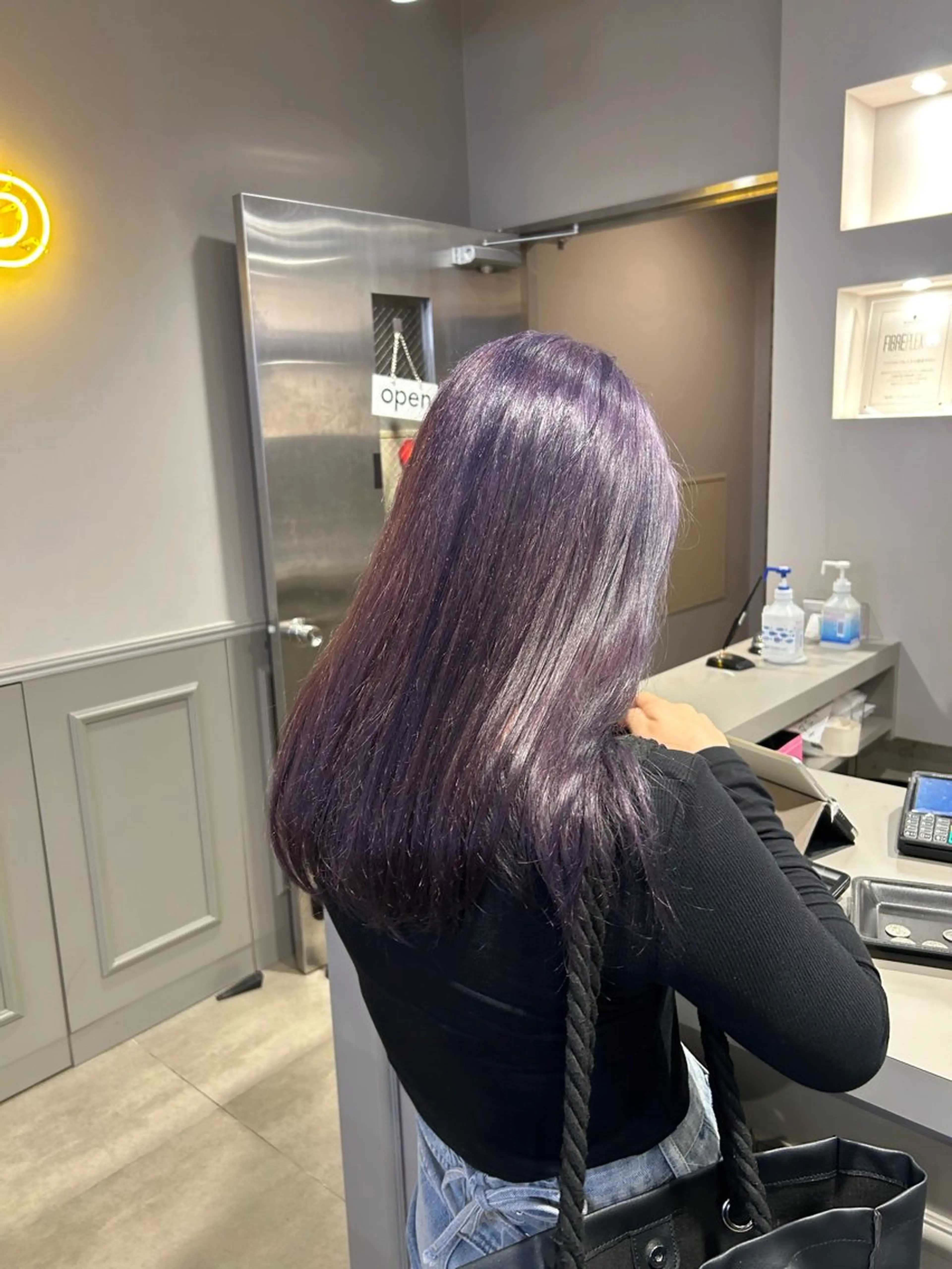 セミロング カラー ヘアカラー トリートメント 韓国ヘア暗髪 ダブルカラーメンズ可のヘアスタイル