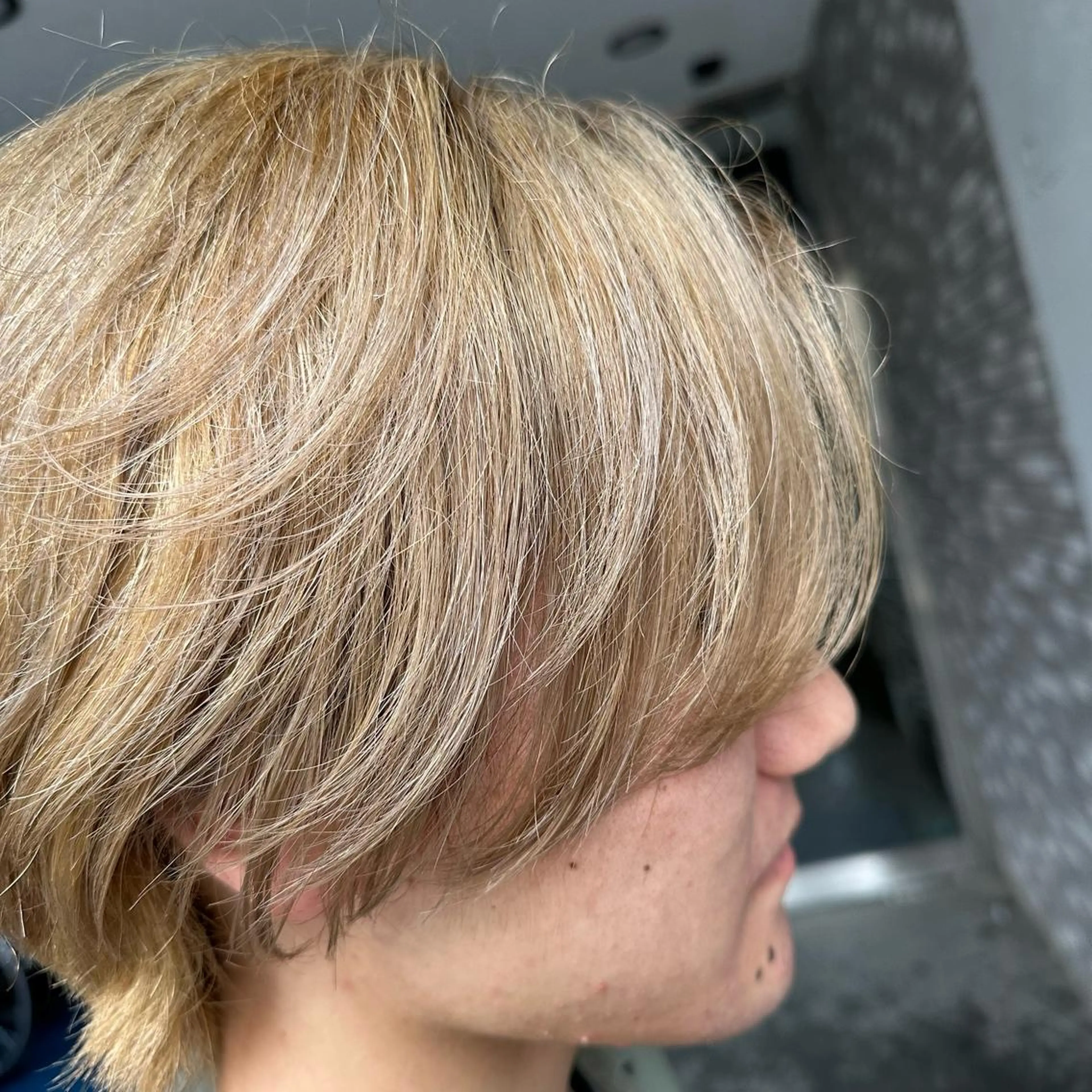 ショート カラー メンズ ブロンド Glanzhair 🫧‪菊池柊真🫧のヘアスタイル