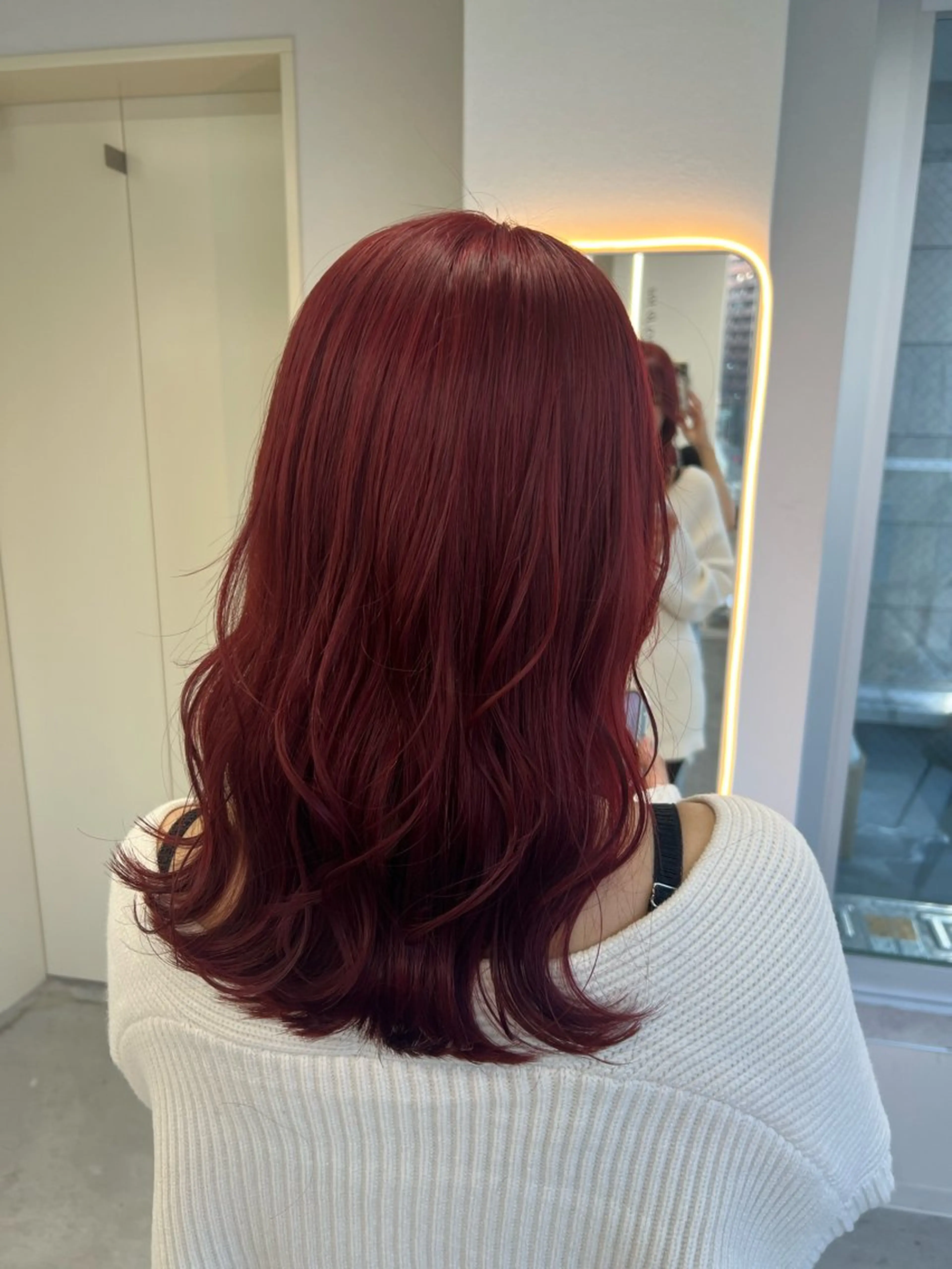 ミディアム ヘアカラー maya レイヤーカットのヘアスタイル