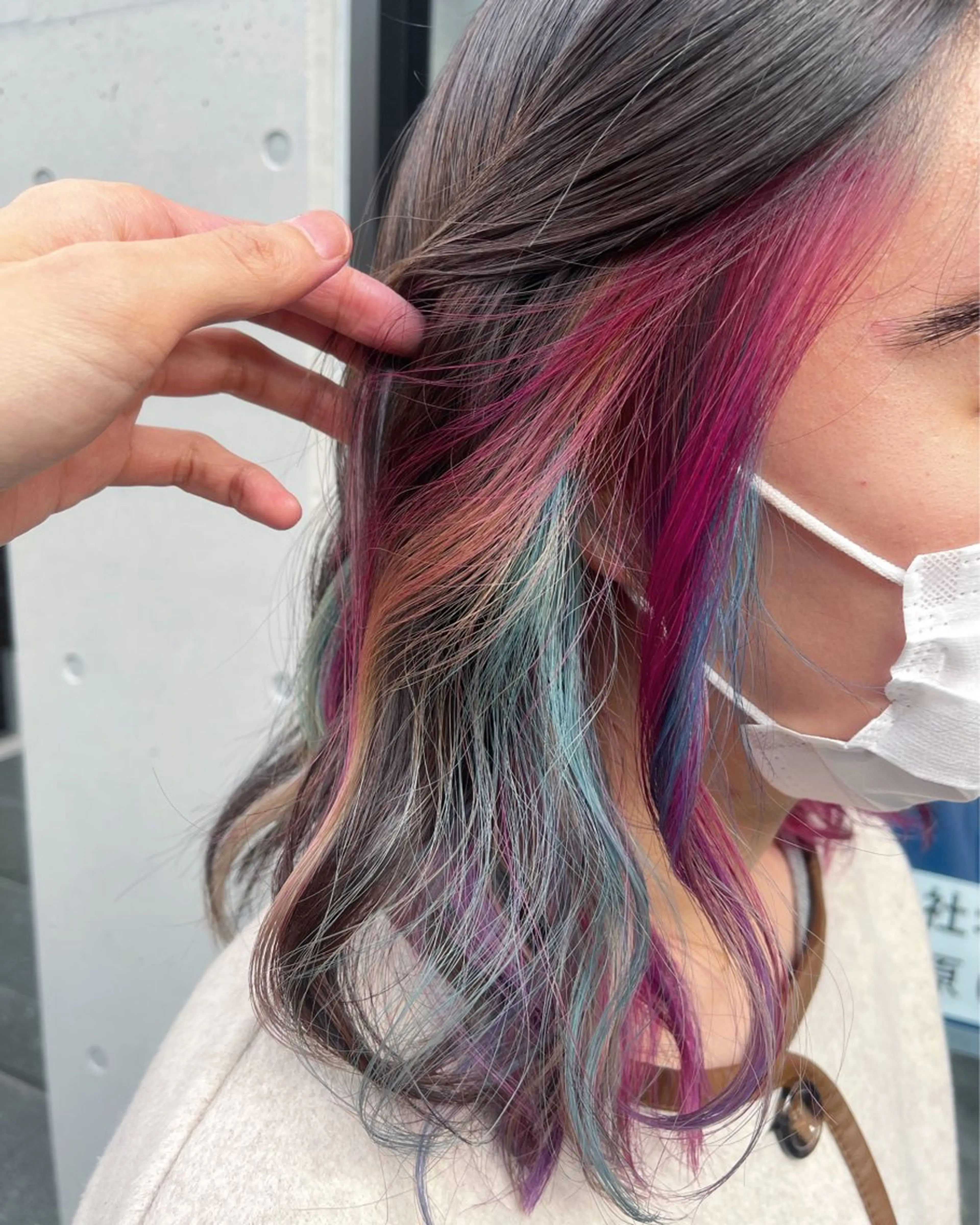 セミロング カラー ブリーチ イヤリングカラー インナーカラー ユニコーンカラー カット ヘアカラー トリートメント 原宿サロン代表 デザインカラー伊藤卓のヘアスタイル