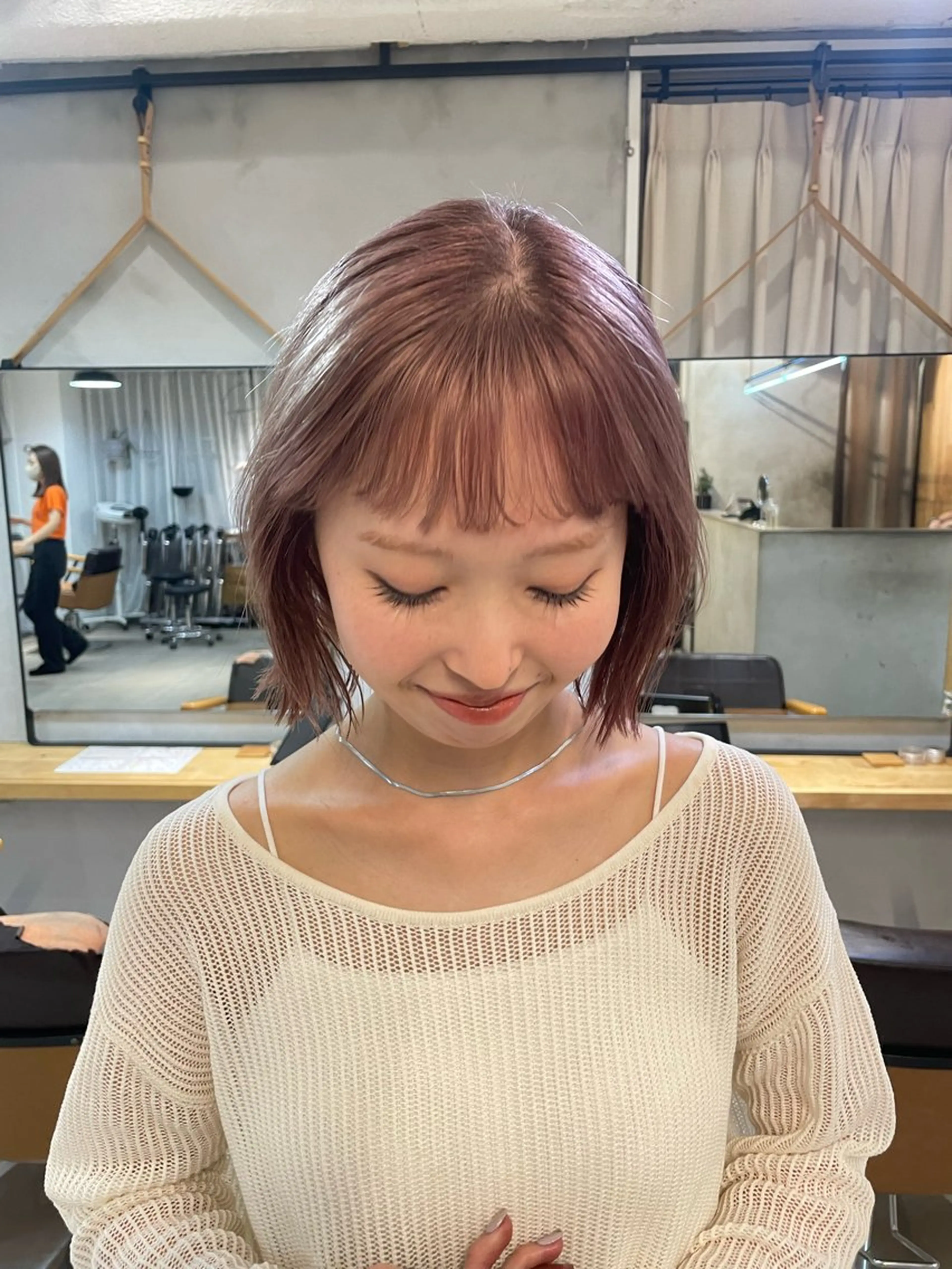 ショート カラー ミルクティー× グレージュMOMOのヘアスタイル