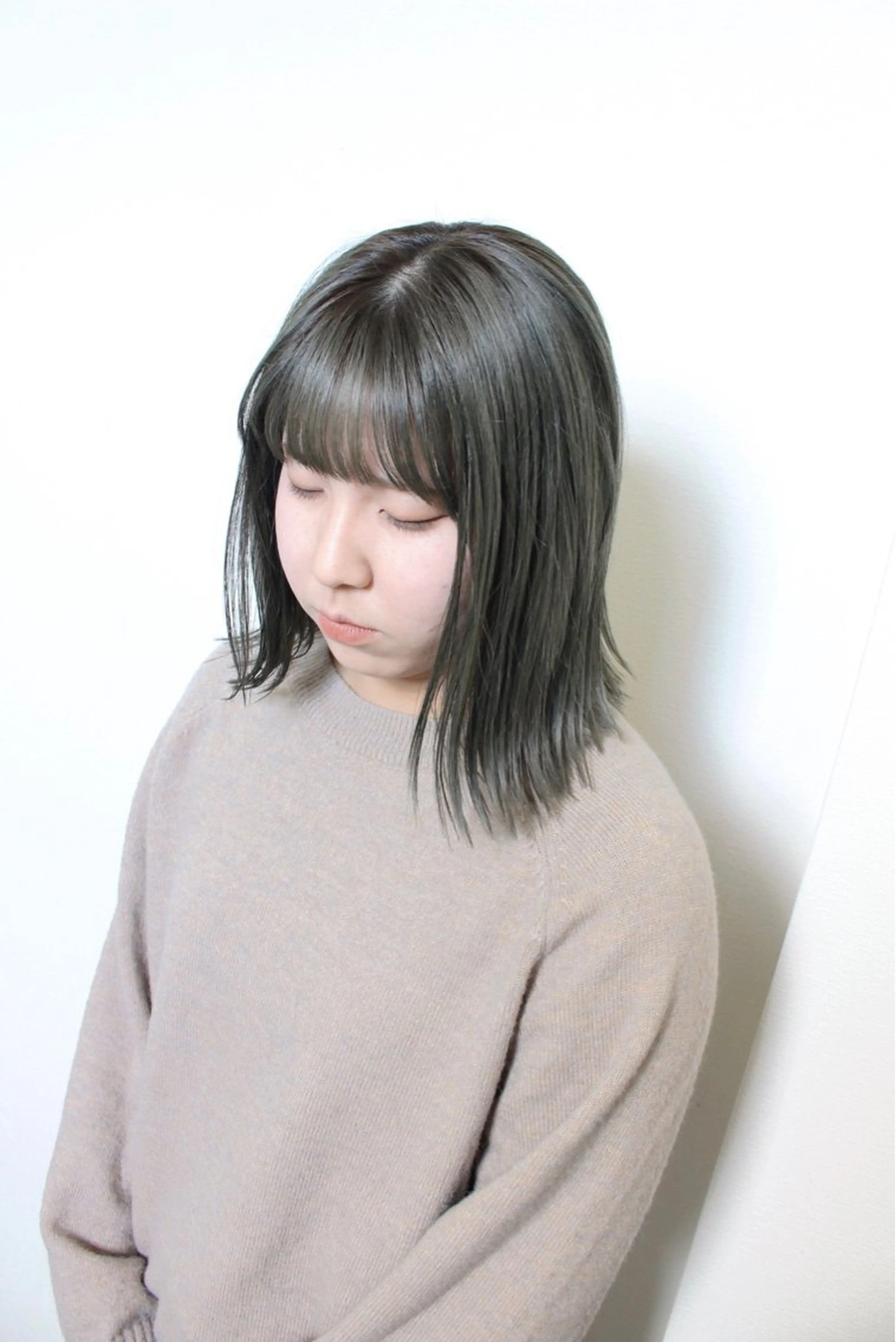 ミディアム カラー ブリーチ オリーブカラー ヘアカラー 土居 正季のヘアスタイル