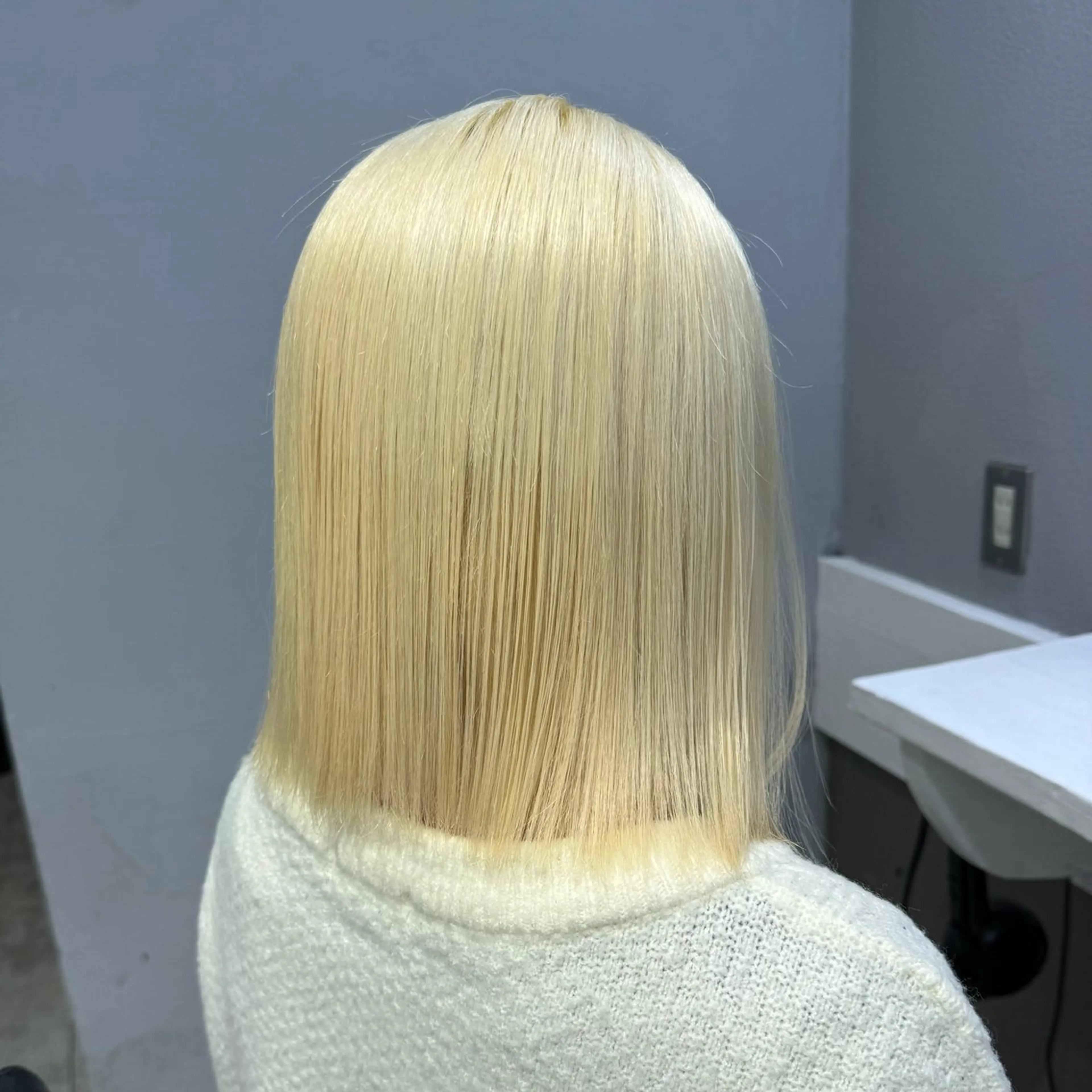 セミロング カラー ベージュカラー ブリーチ ブロンド デザインカラー グレージュ ヘアカラー トリートメント ハイトーン/ 髪質改善/上質艶髪のヘアスタイル