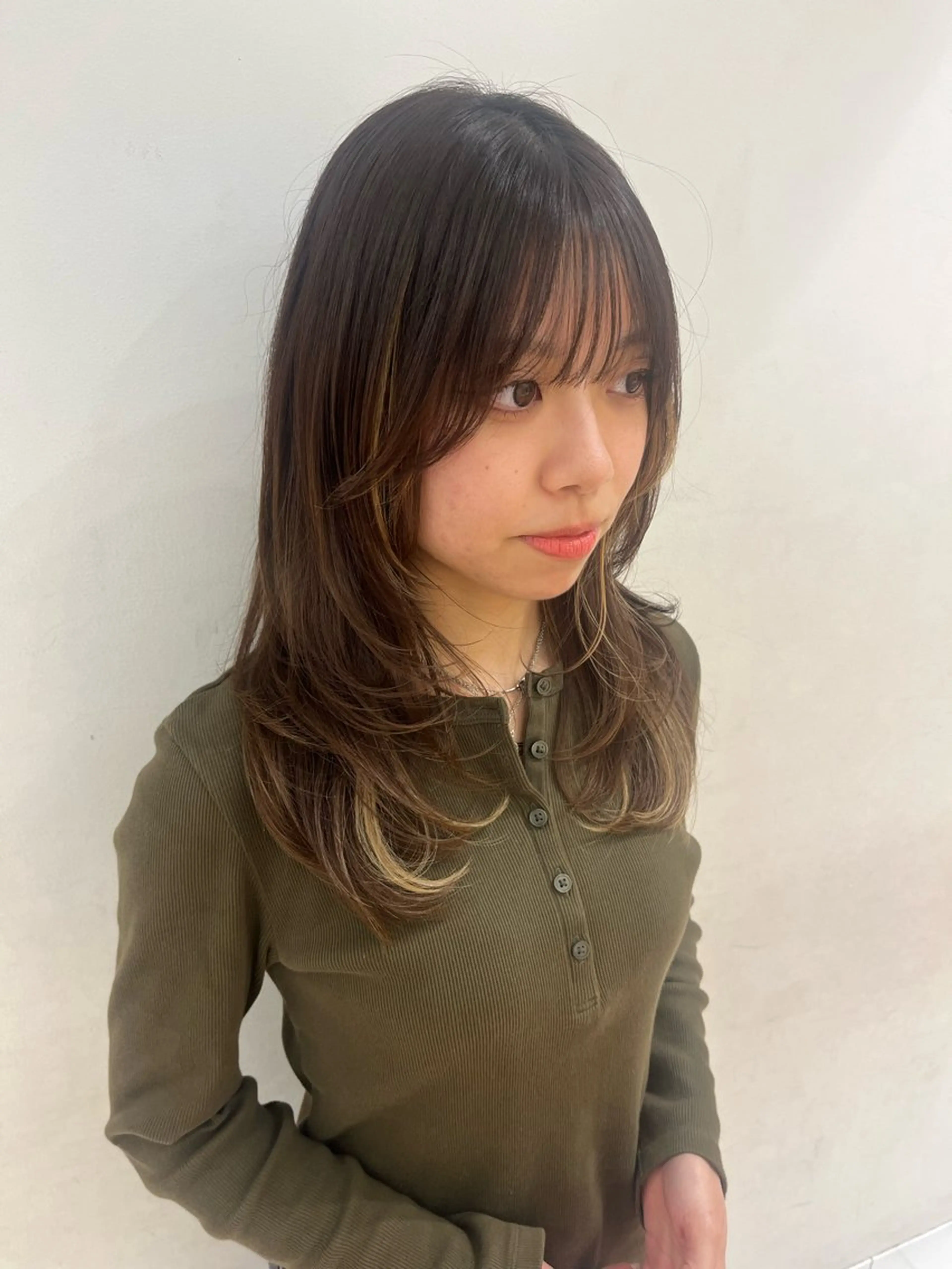 セミロング レイヤーカット 荒川 三希のヘアスタイル