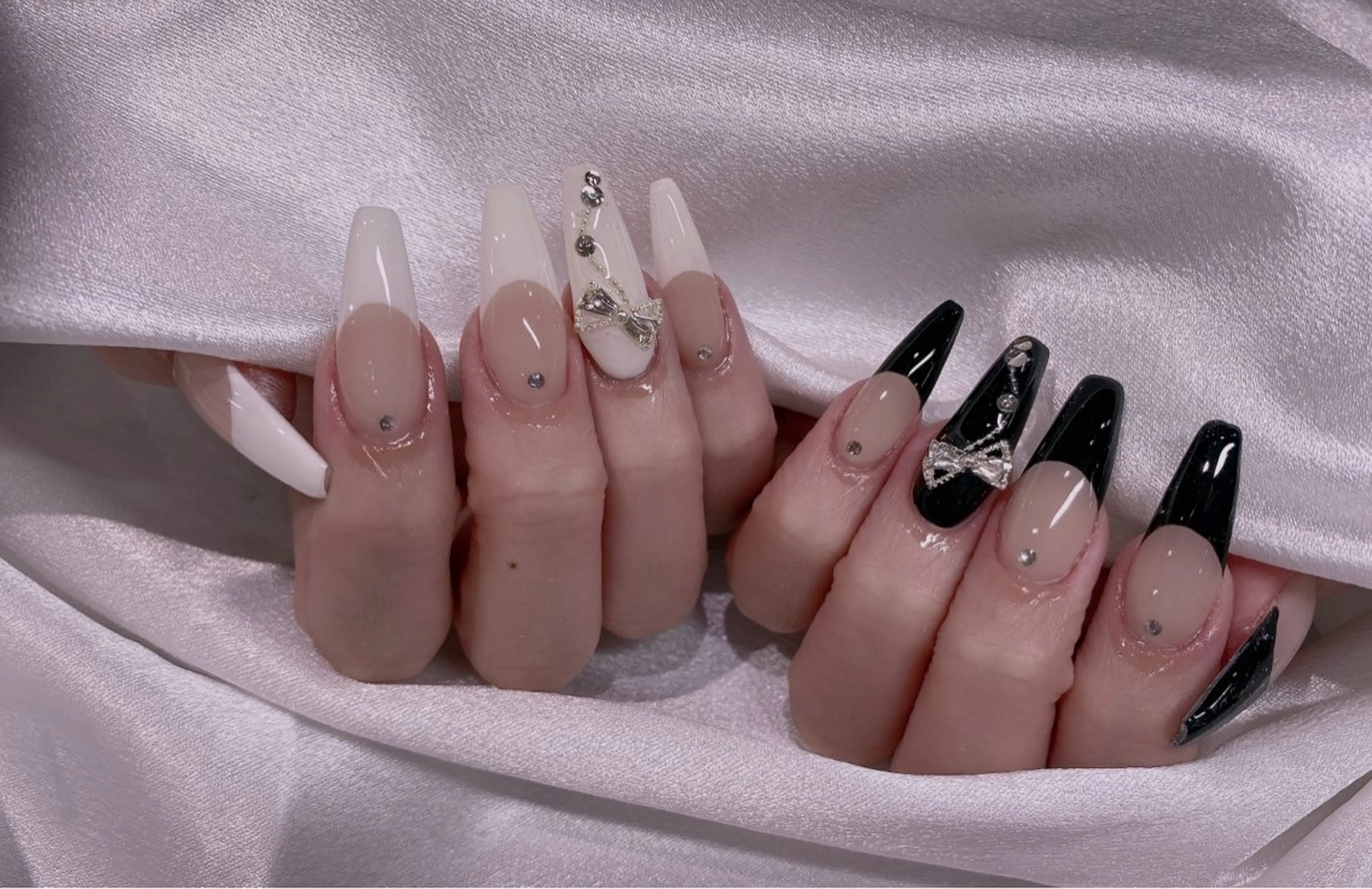 ネイル ブルー チークネイル フレンチネイル ハート ホログラムネイル 美爪パラジェル導入店 Sunnilyのネイルデザイン