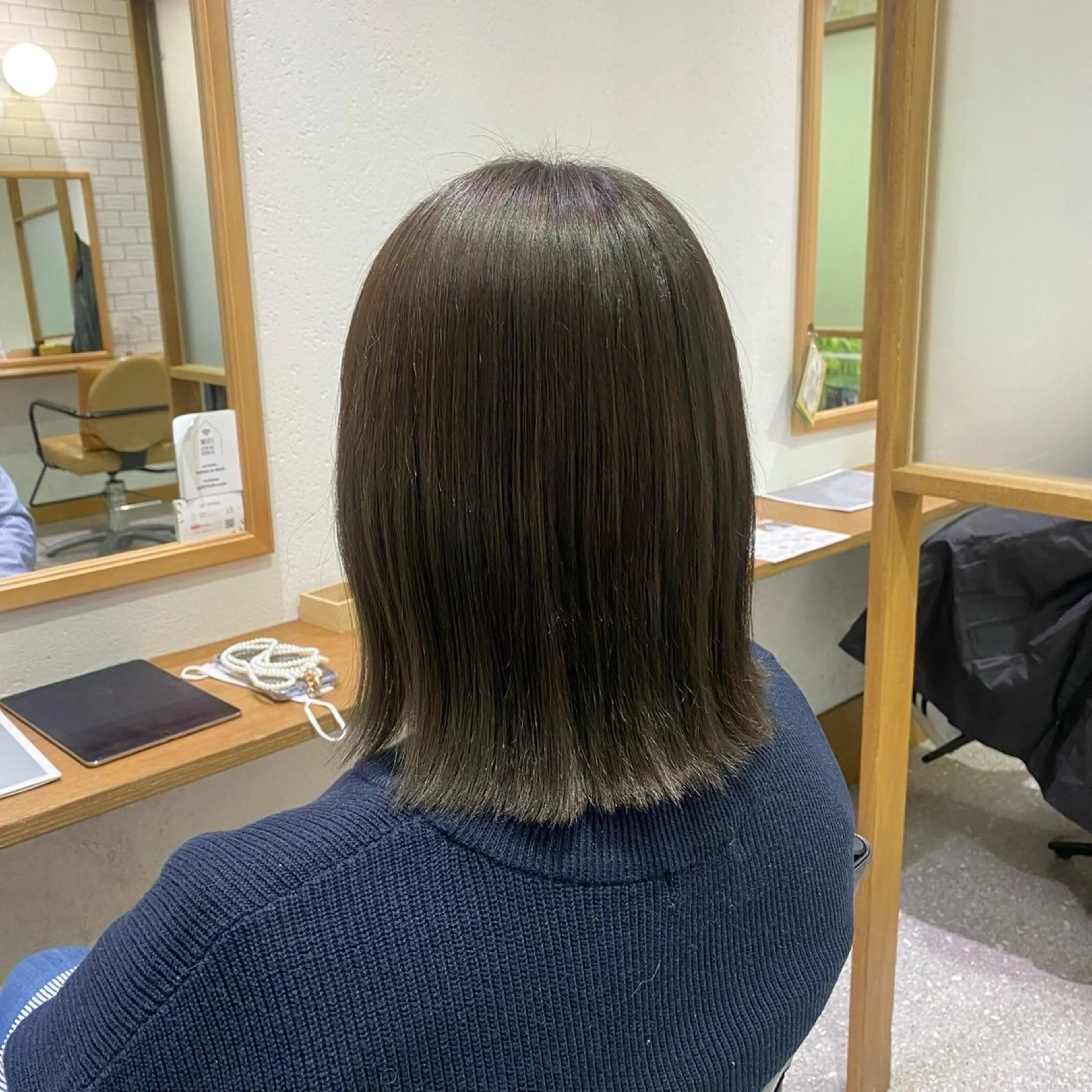 セミロング カラー みうら しずくのヘアスタイル