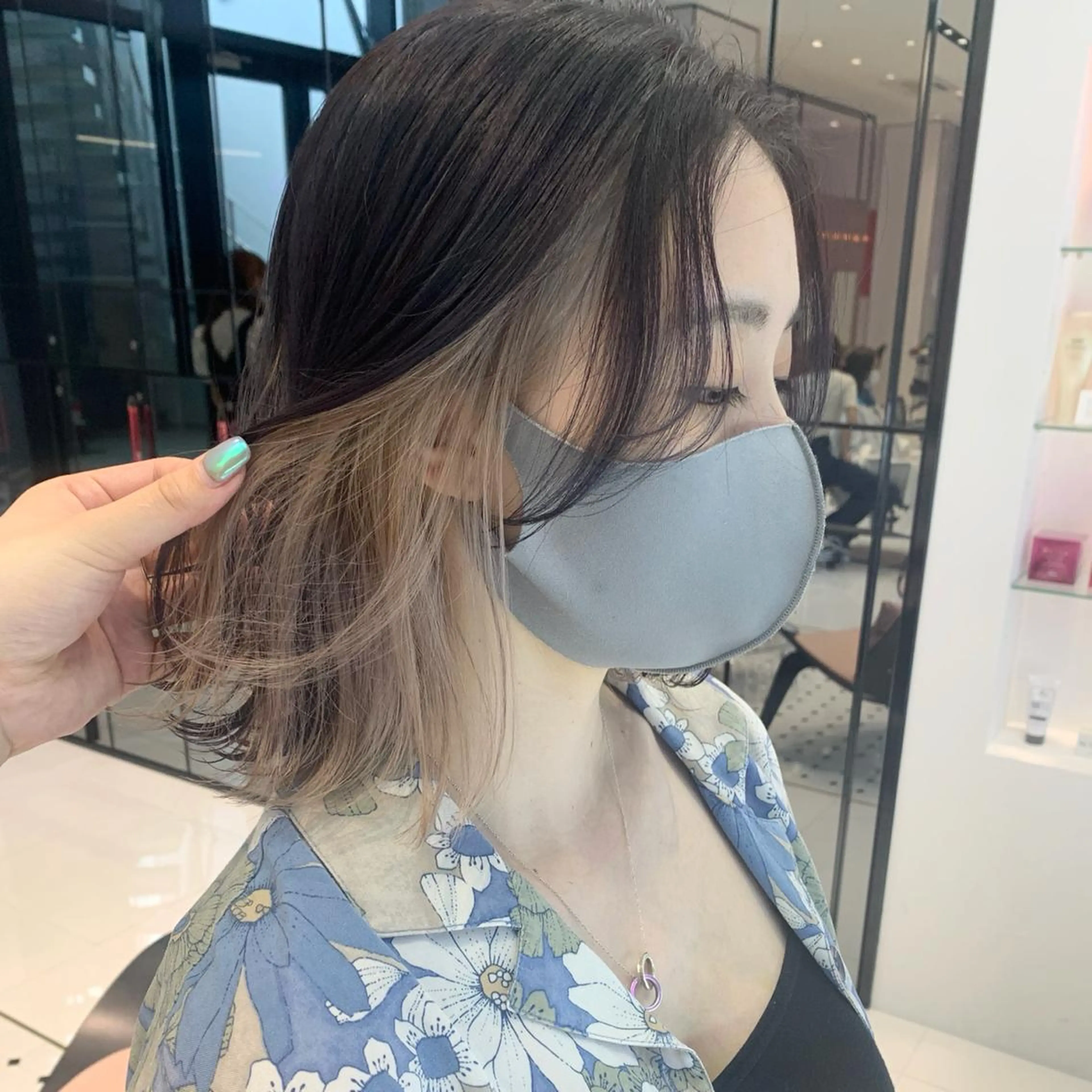 ショート カラー ベージュカラー インナーカラー ホワイトベージュ ハッシュカット/ハイ トーン/MANAMIのヘアスタイル