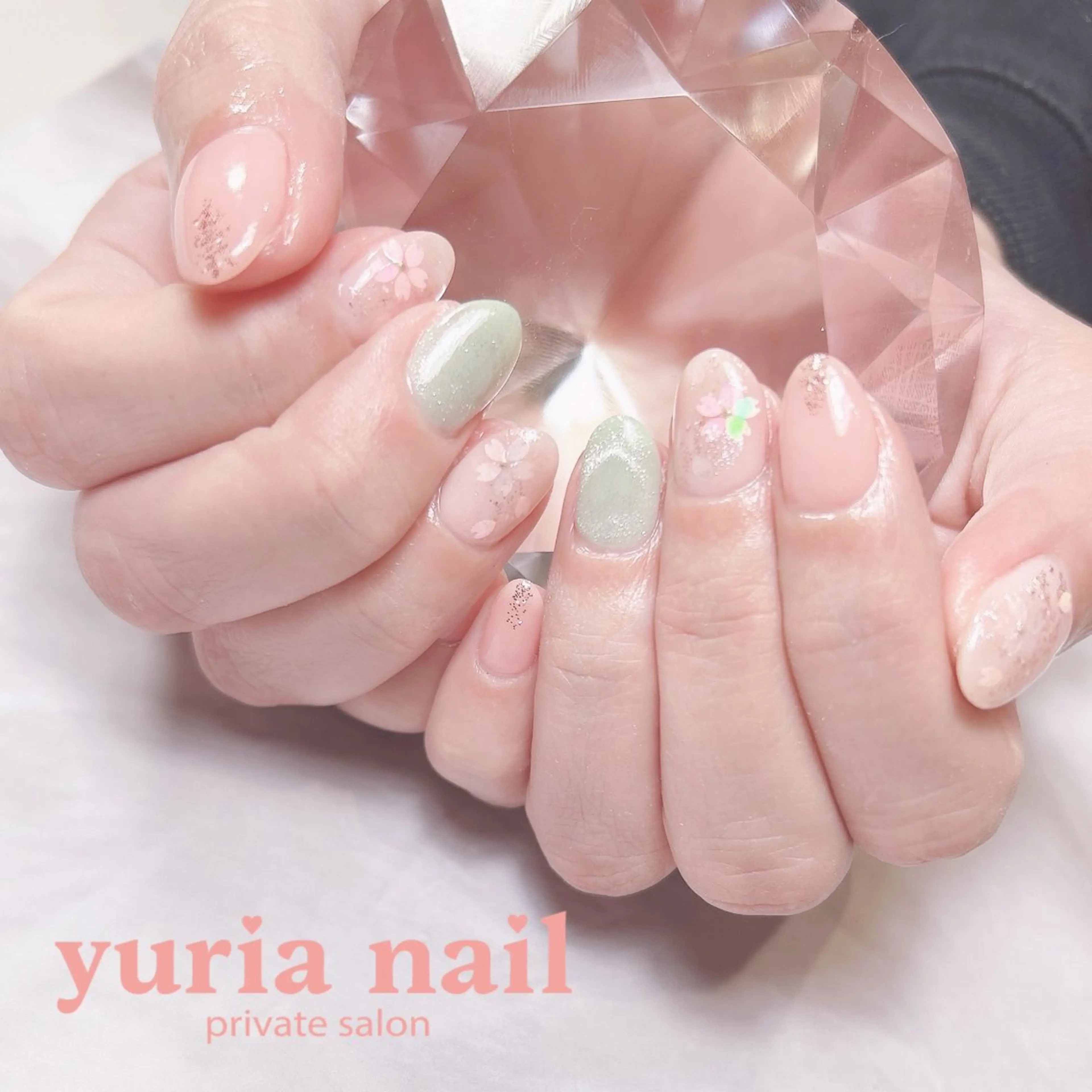 ネイル 桜ネイル ジェルネイル グリーン ハート ホログラムネイル ハンドネイル 小林 ゆりあのネイルデザイン