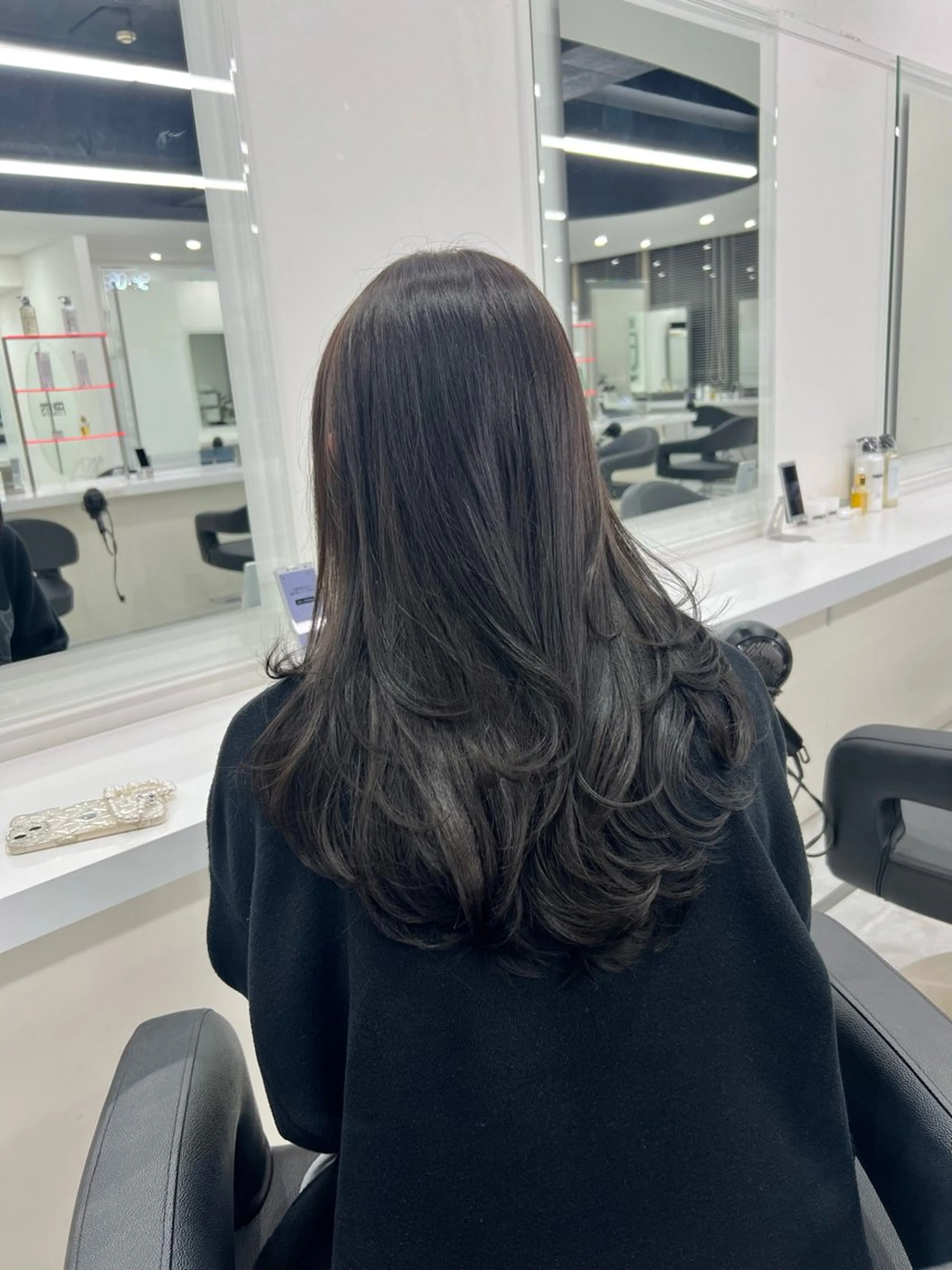 ロング カラー 🤍透明感カラー、 レイヤーカットはるきのヘアスタイル