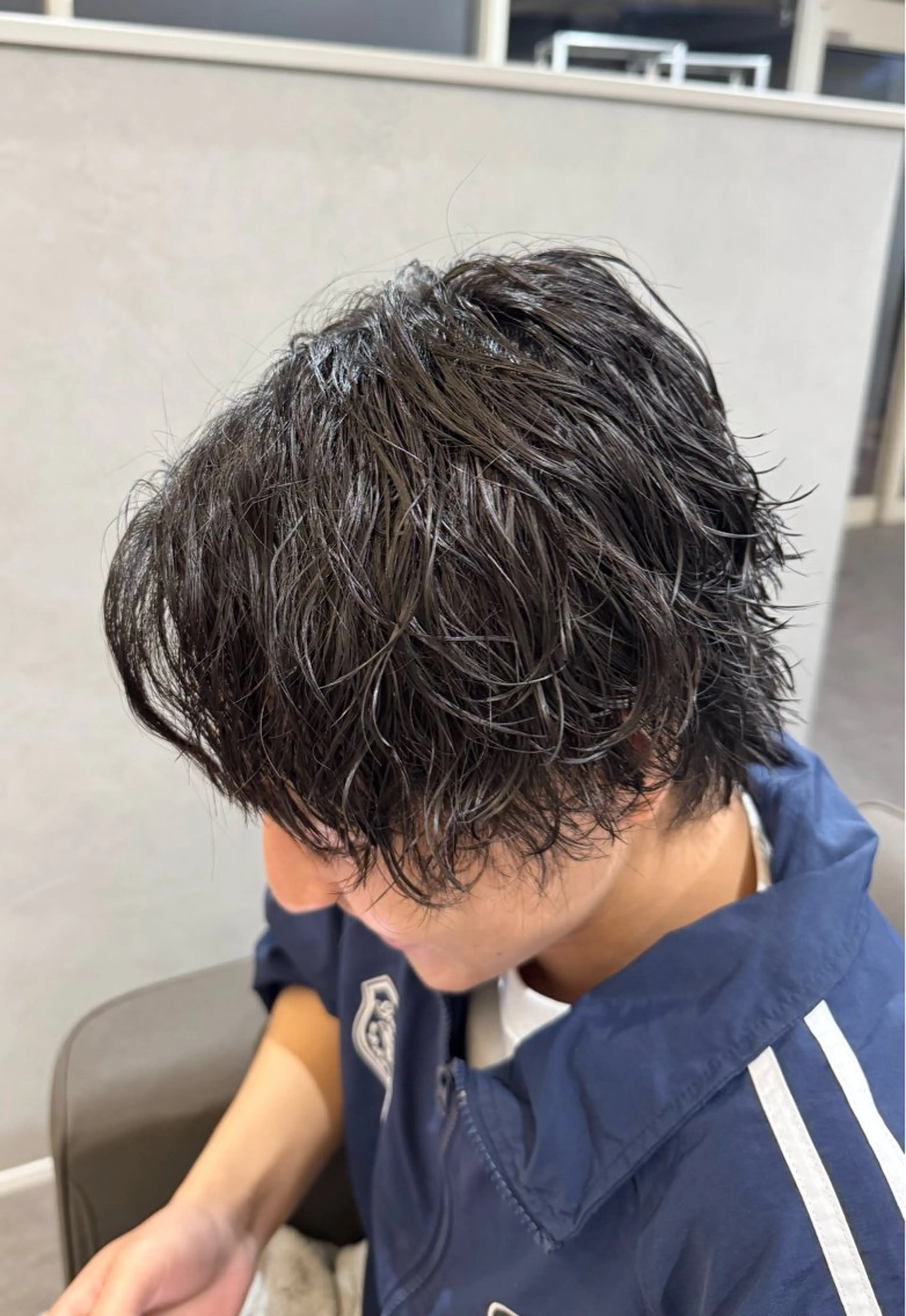 パーマ メンズ センターパート フェードカット メンズハイライト メンズハイトーン マッシュ カット パーマ Salon de Qualia(サロンドクオリア)所属・Salon de Qualia杉下　涼のヘアスタイル