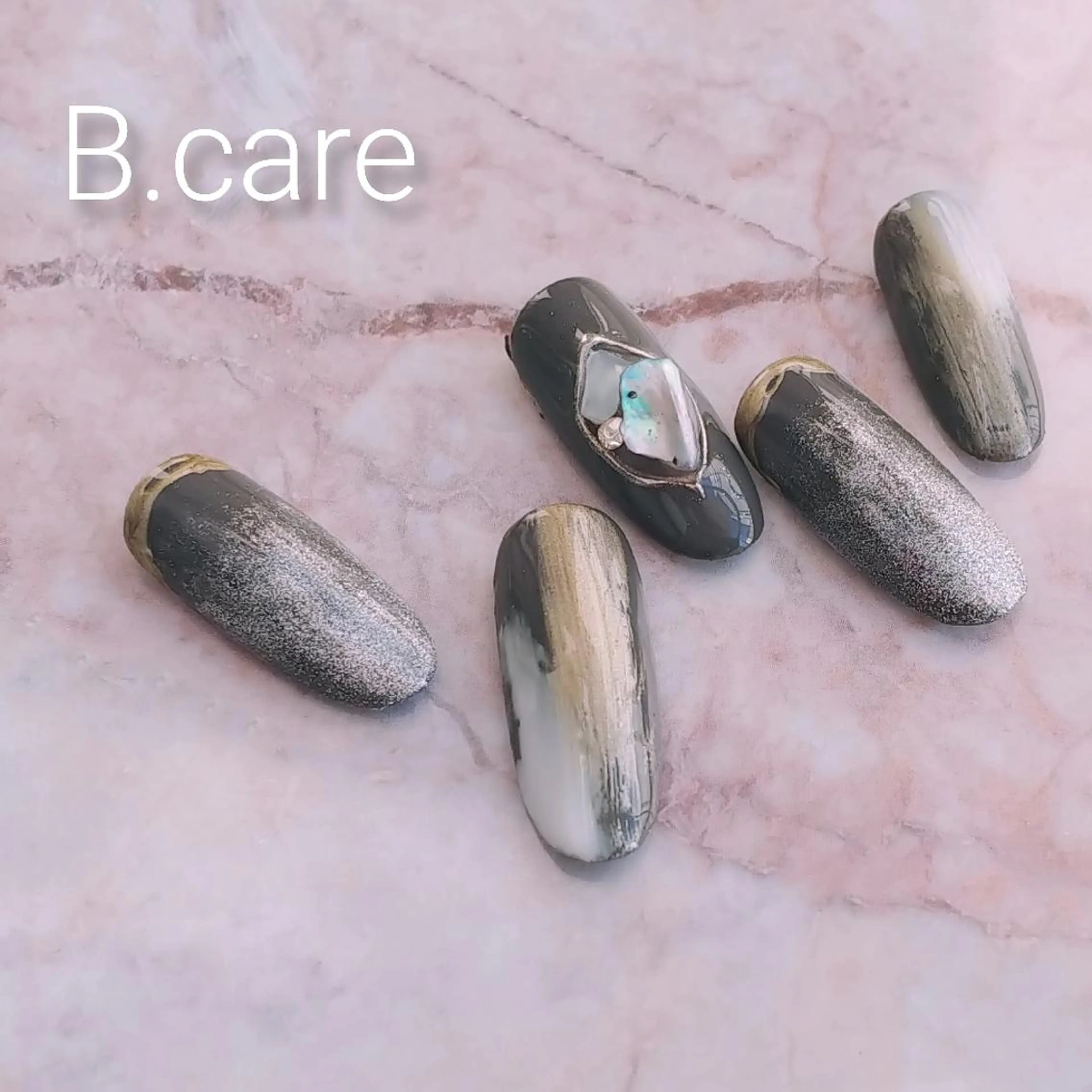 ネイル マグネットネイル B.care自由ヶ丘所属・早坂  のネイルデザイン