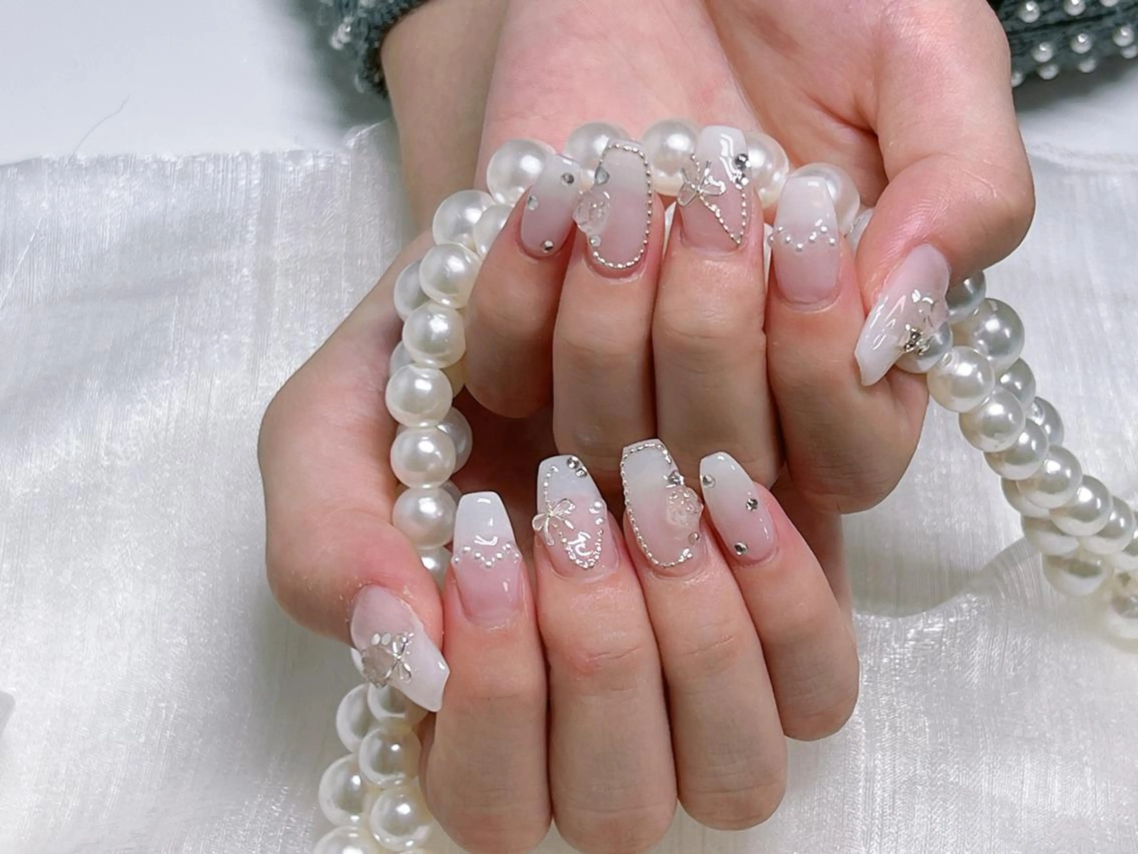 ネイル オーロラネイル 長さ出し フレンチネイル ガーリー キラキラネイル ハンドネイル nanako nailのネイルデザイン
