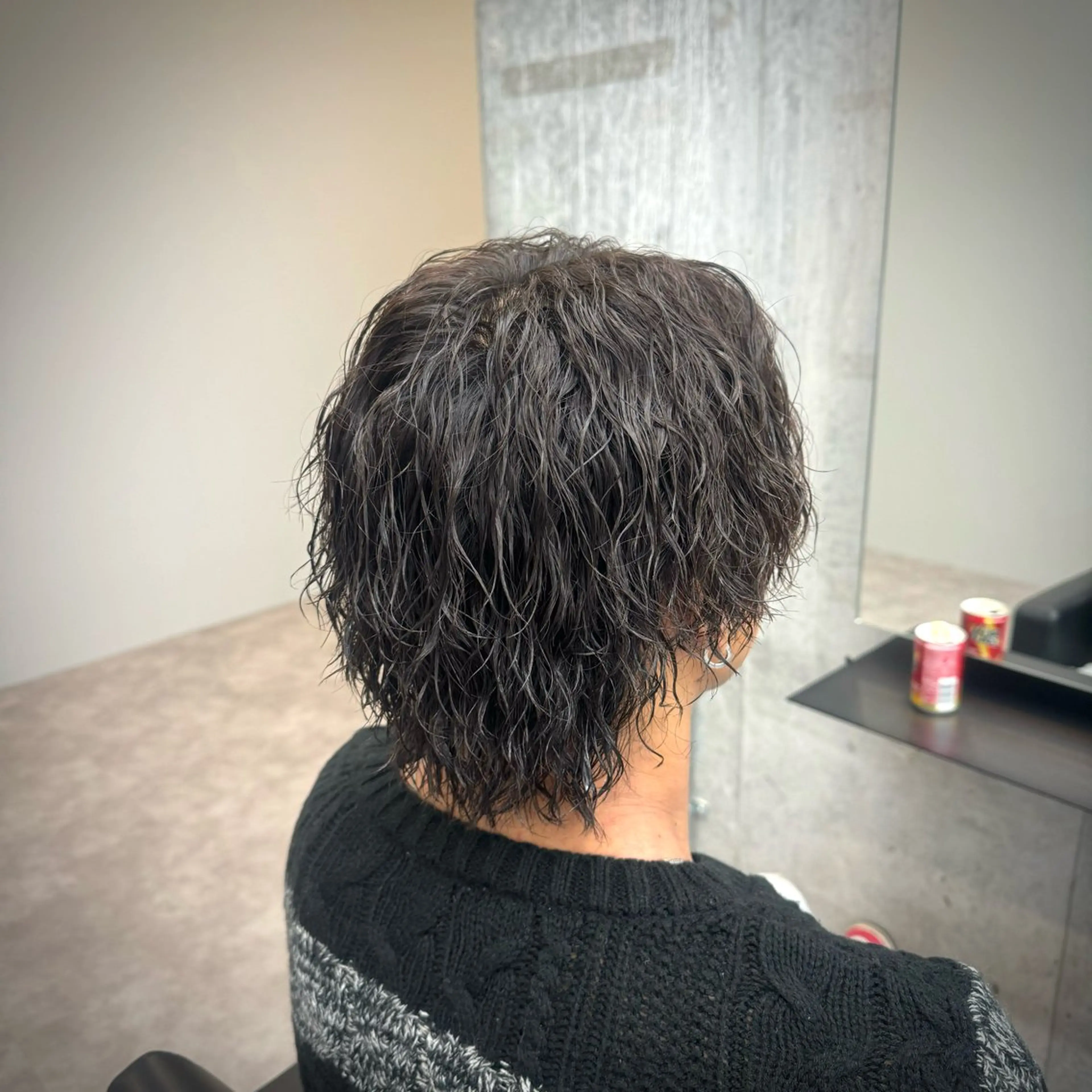 ミディアム パーマ メンズ ミディアムパーマ メンズパーマ ツイストスパイラルパーマ メンズウルフカット ウルフカット men's hair salon First藤沢店所属・ツイスパ/波巻き/ サーフ/嶋田就斗のヘアスタイル