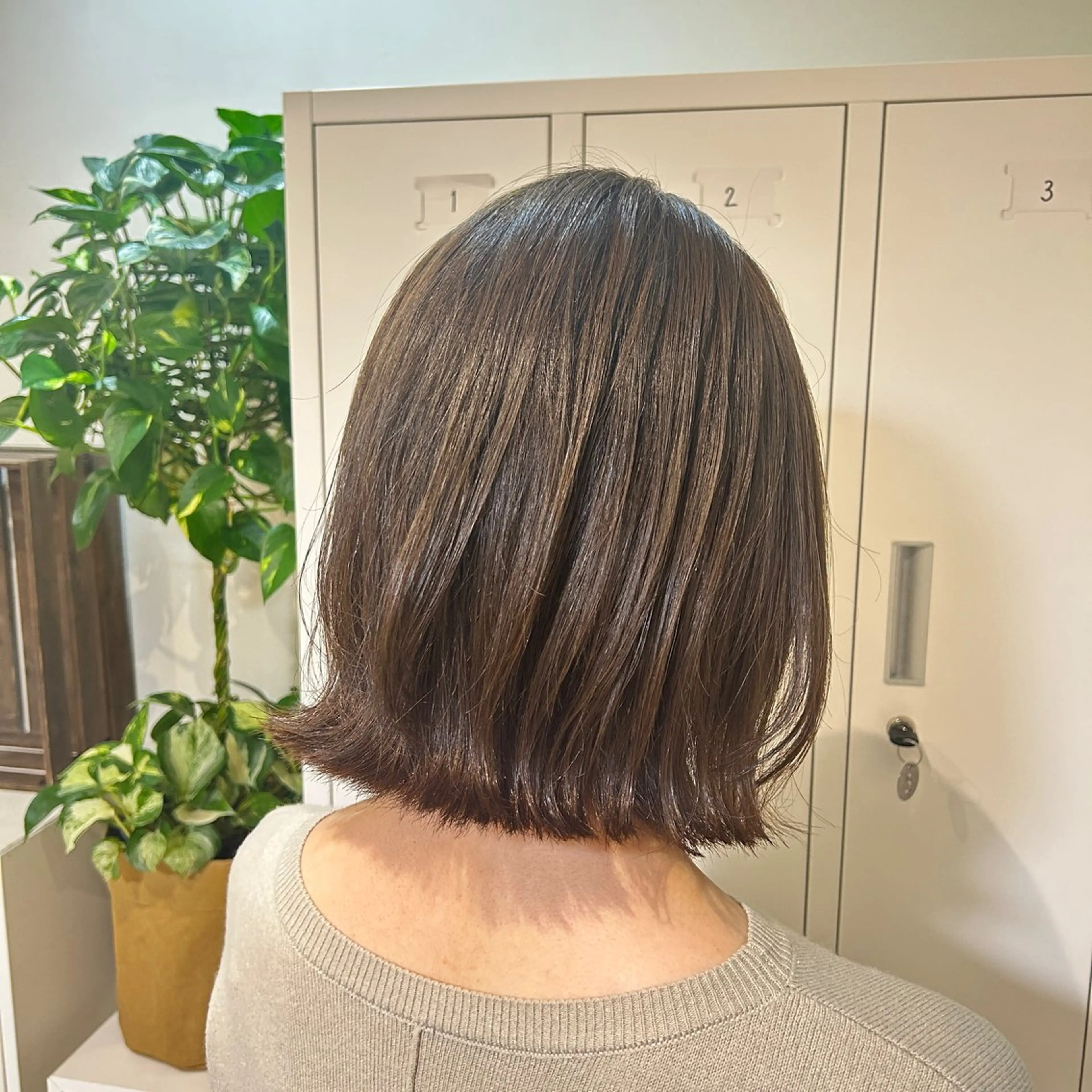 ミディアム ボブ レイヤーカット カット ヘアカラー 山本 知佳のヘアスタイル