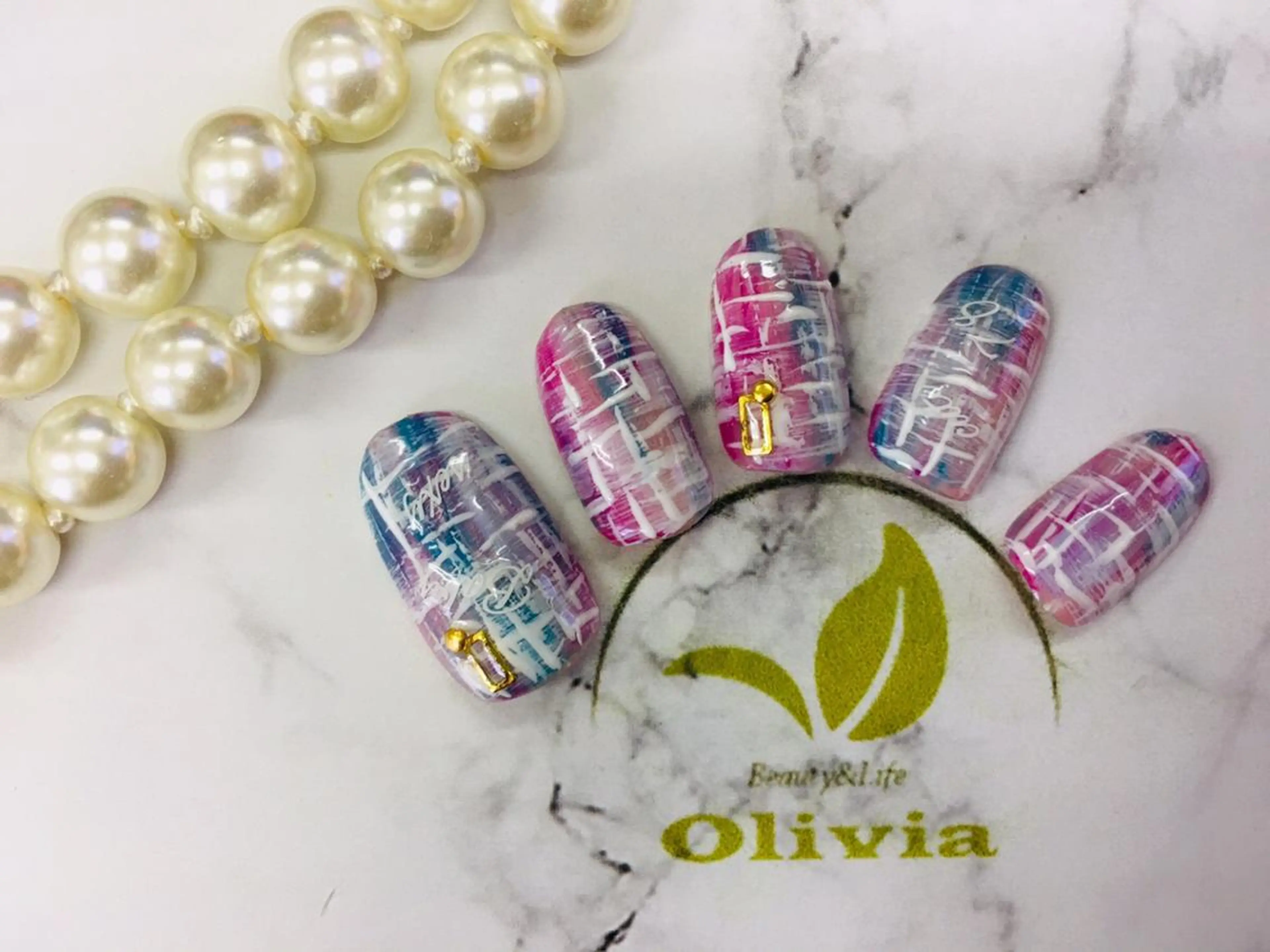 ネイル Olivia アイラッシュのマツエク・マツパデザイン