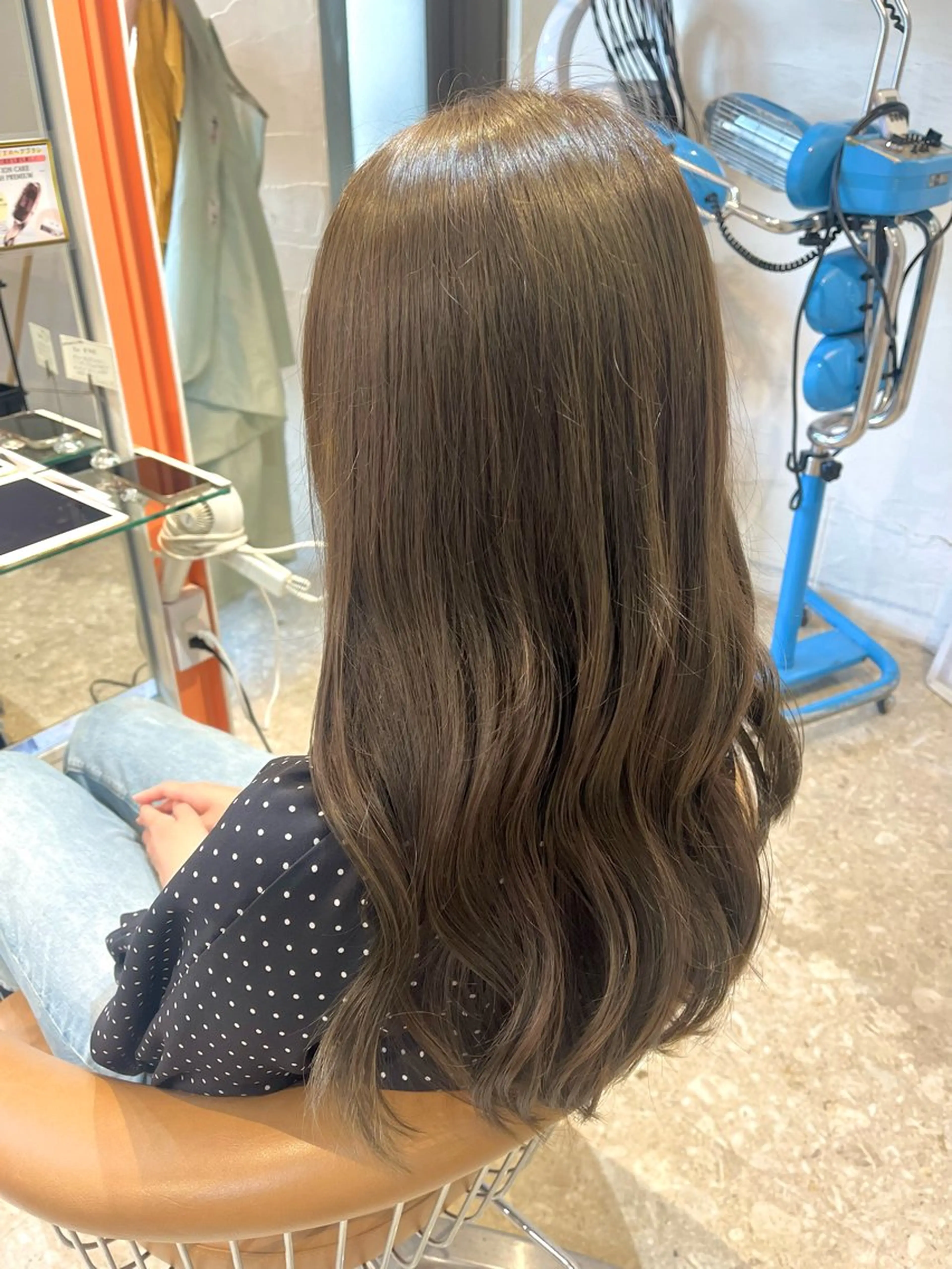セミロング カラー オリーブカラー ヘアカラー うしだ かおるのヘアスタイル