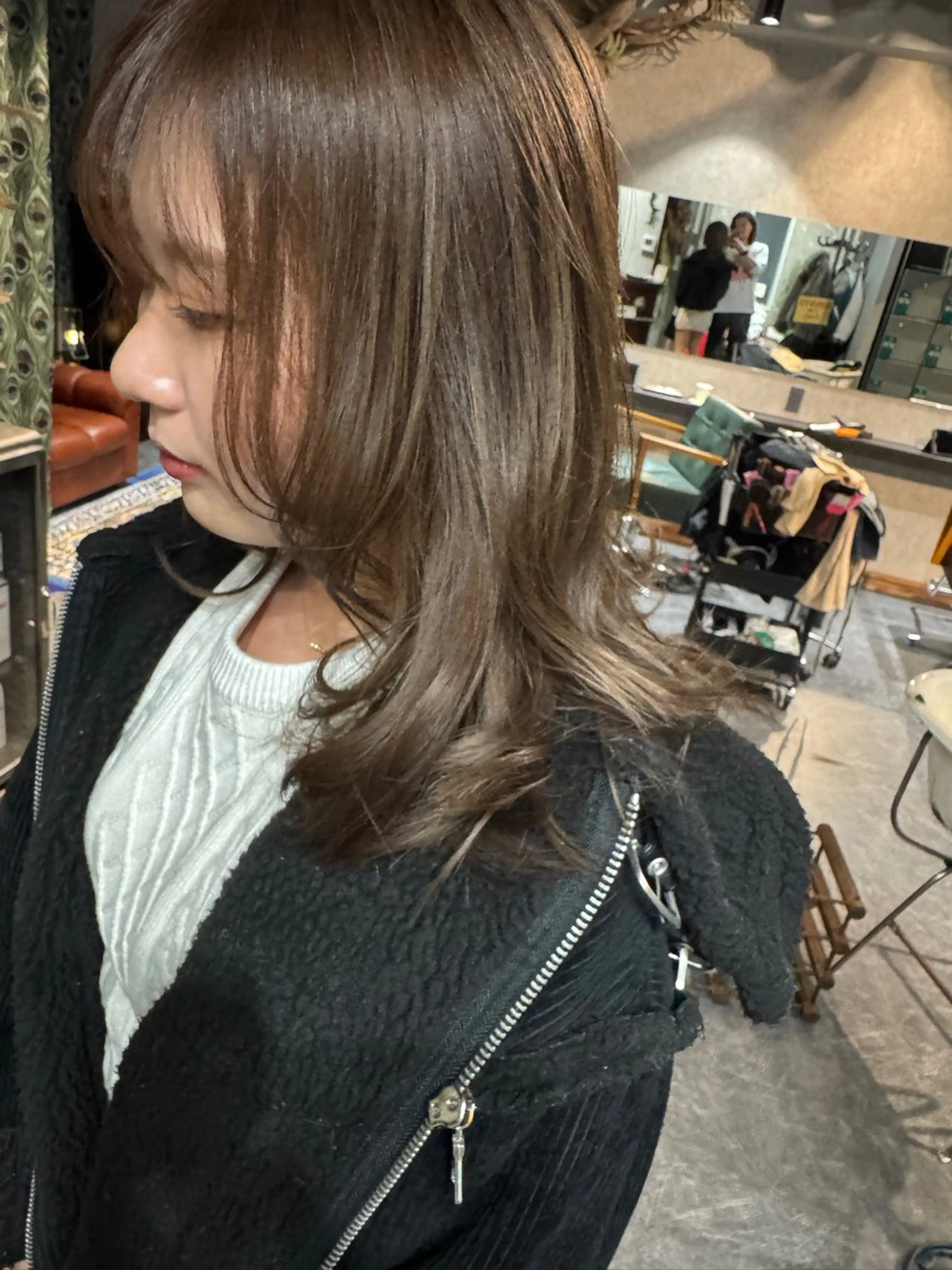 ミディアム カラー アディクシーカラー ベージュカラー ブリーチ ケアブリーチ 透明感カラー カット ヘアカラー トリートメント ravens デザインカラーのヘアスタイル