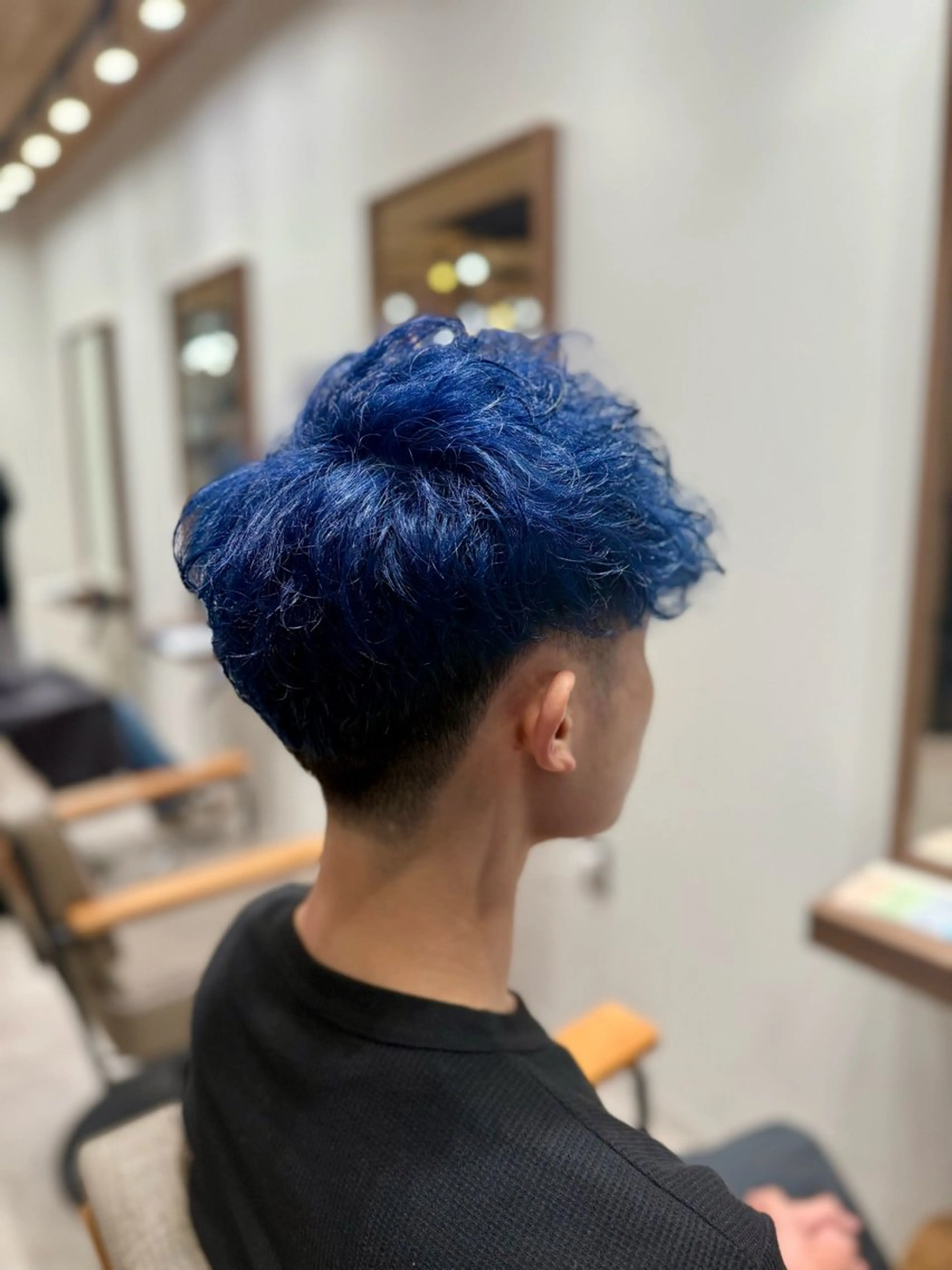 ショート カラー ブリーチ ブルーカラー ネイビーカラー カット ヘアカラー トリートメント 舟橋 瑞稀のヘアスタイル
