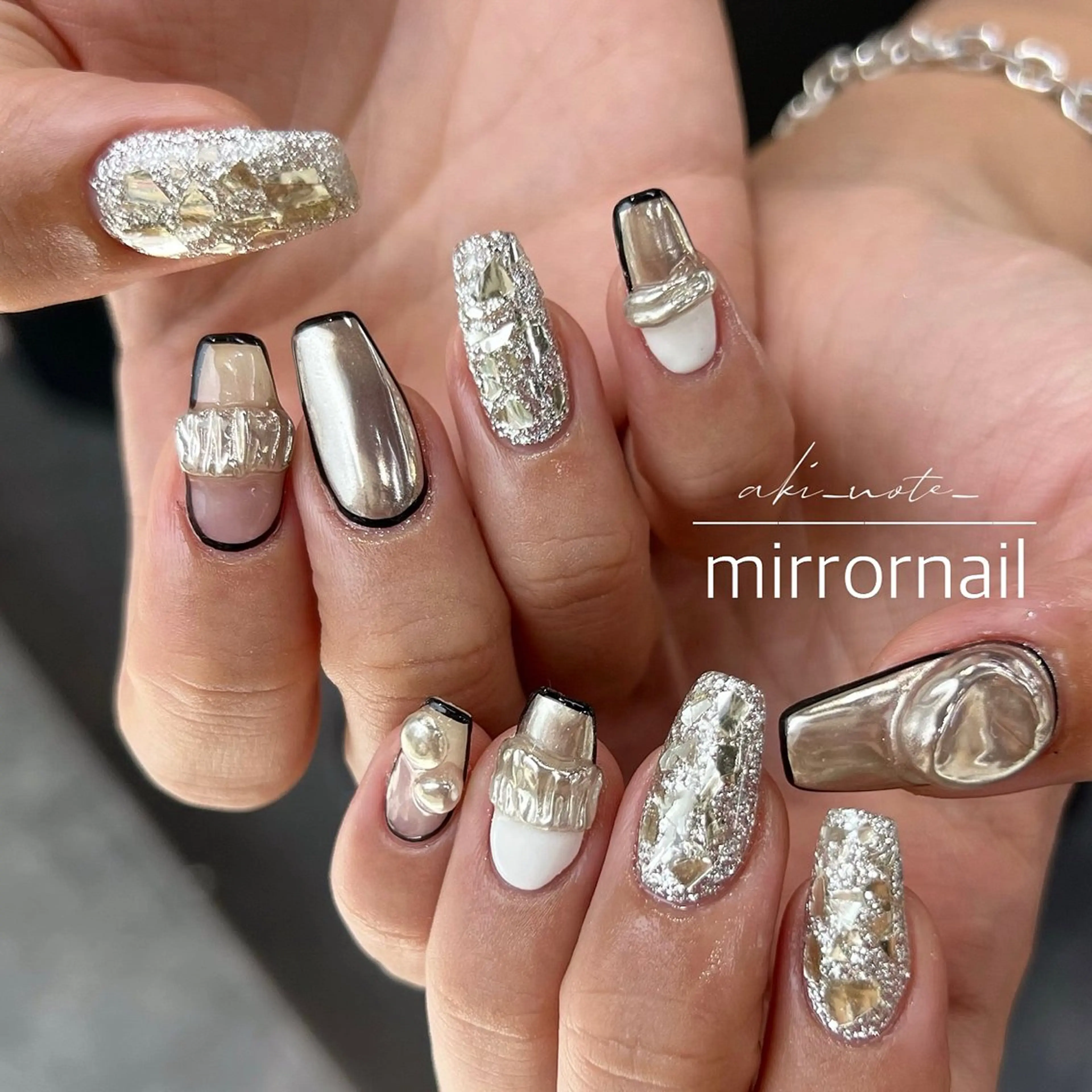 ネイル ミラーネイル シルバー ハンドネイル フットネイル GRANDE大須 栄/店長 aki🌙のネイルデザイン