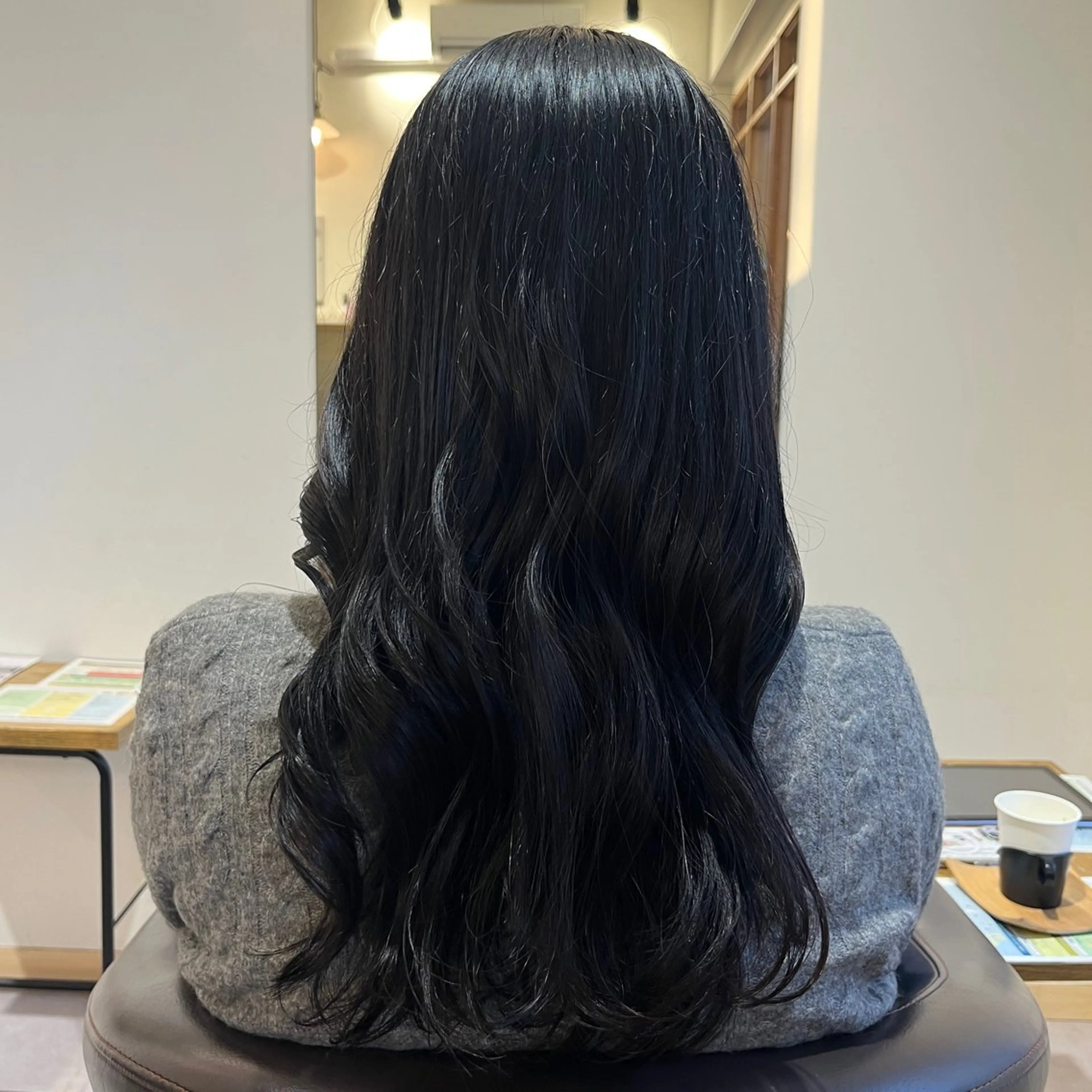 カラー ヘアカラー 荒井 茉凜のヘアスタイル