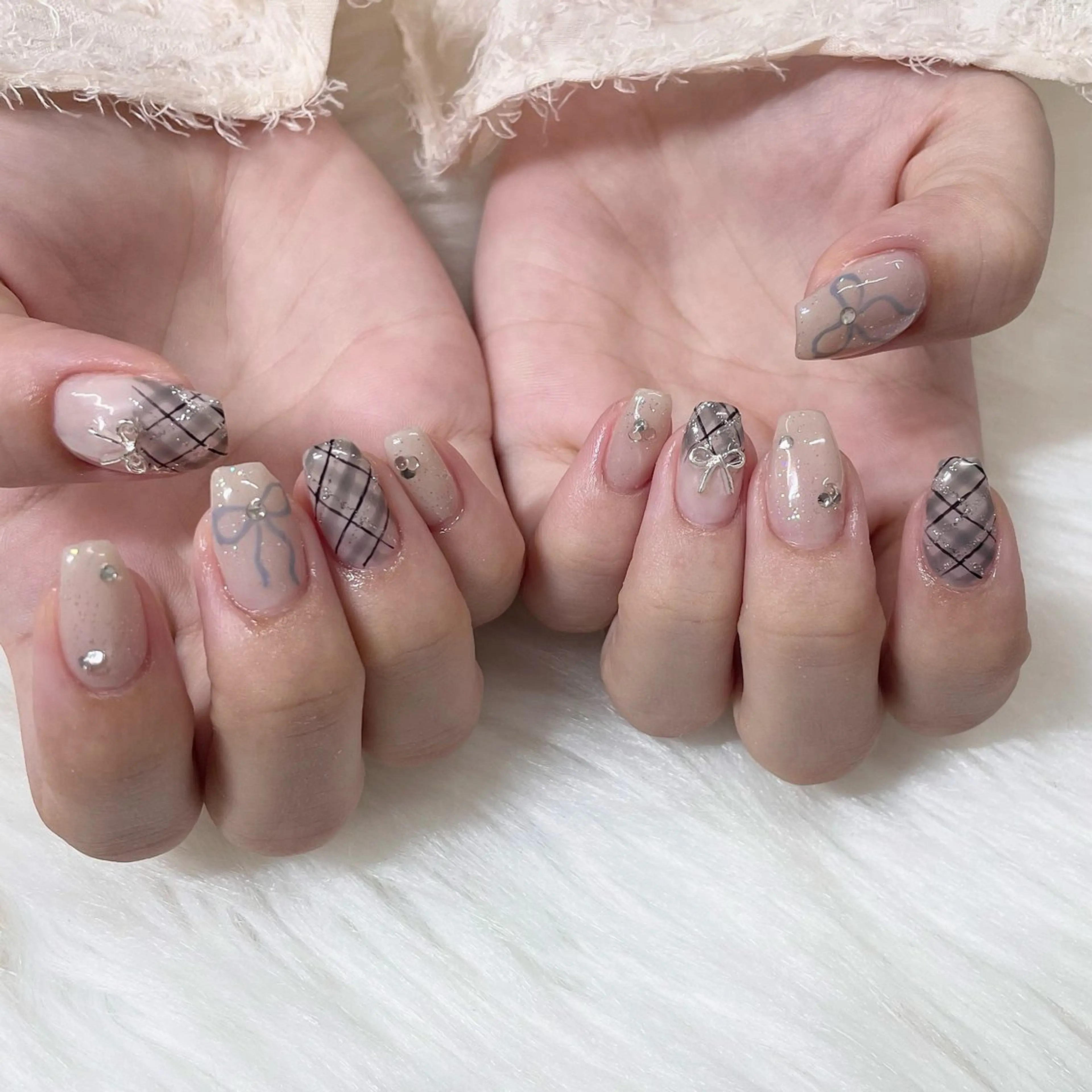 ネイル ジェルネイル 韓国ネイル リボン ホワイト JFYnail所属・昭和町ネイル 𝘯𝘢𝘮𝘪のネイルデザイン