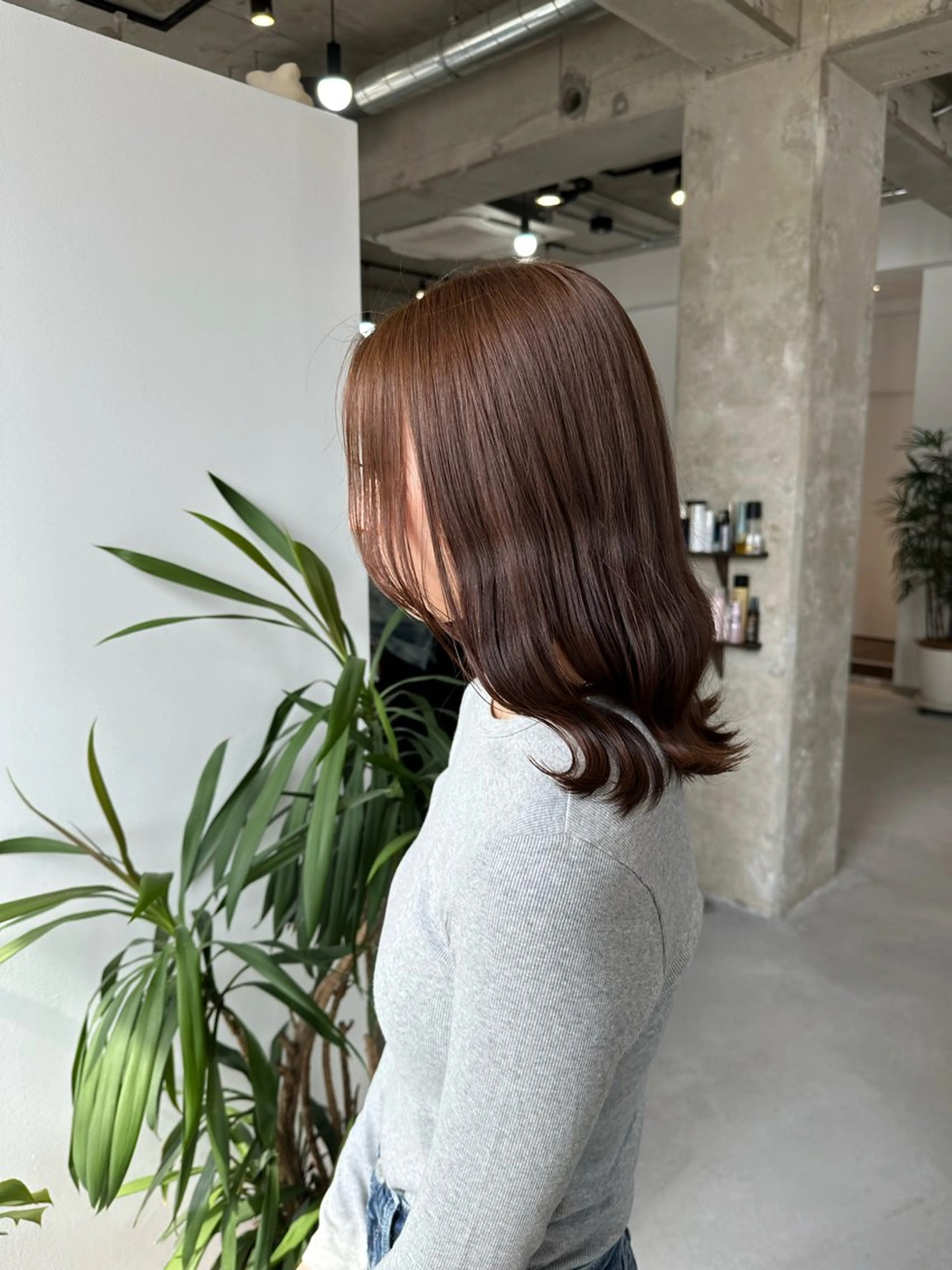 セミロング カラー ブリーチ ブリーチなしカラー カット ヘアカラー トリートメント カイリ /レイヤーカットのヘアスタイル