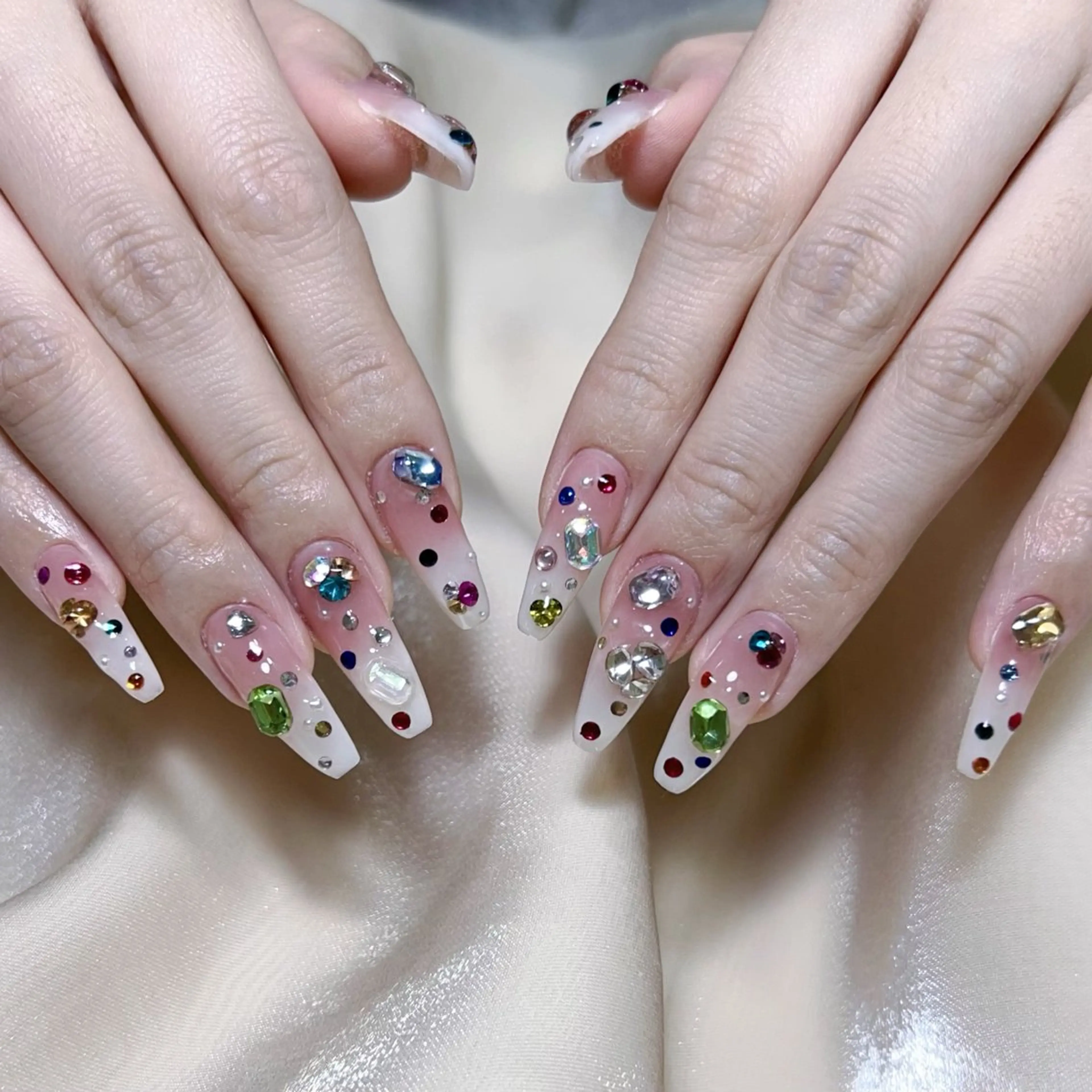 メンズ ネイル メンズ韓国風 アートネイル オーロラネイル ガーリー キラキラネイル ハンドネイル Nail salon 木にいるのネイルデザイン