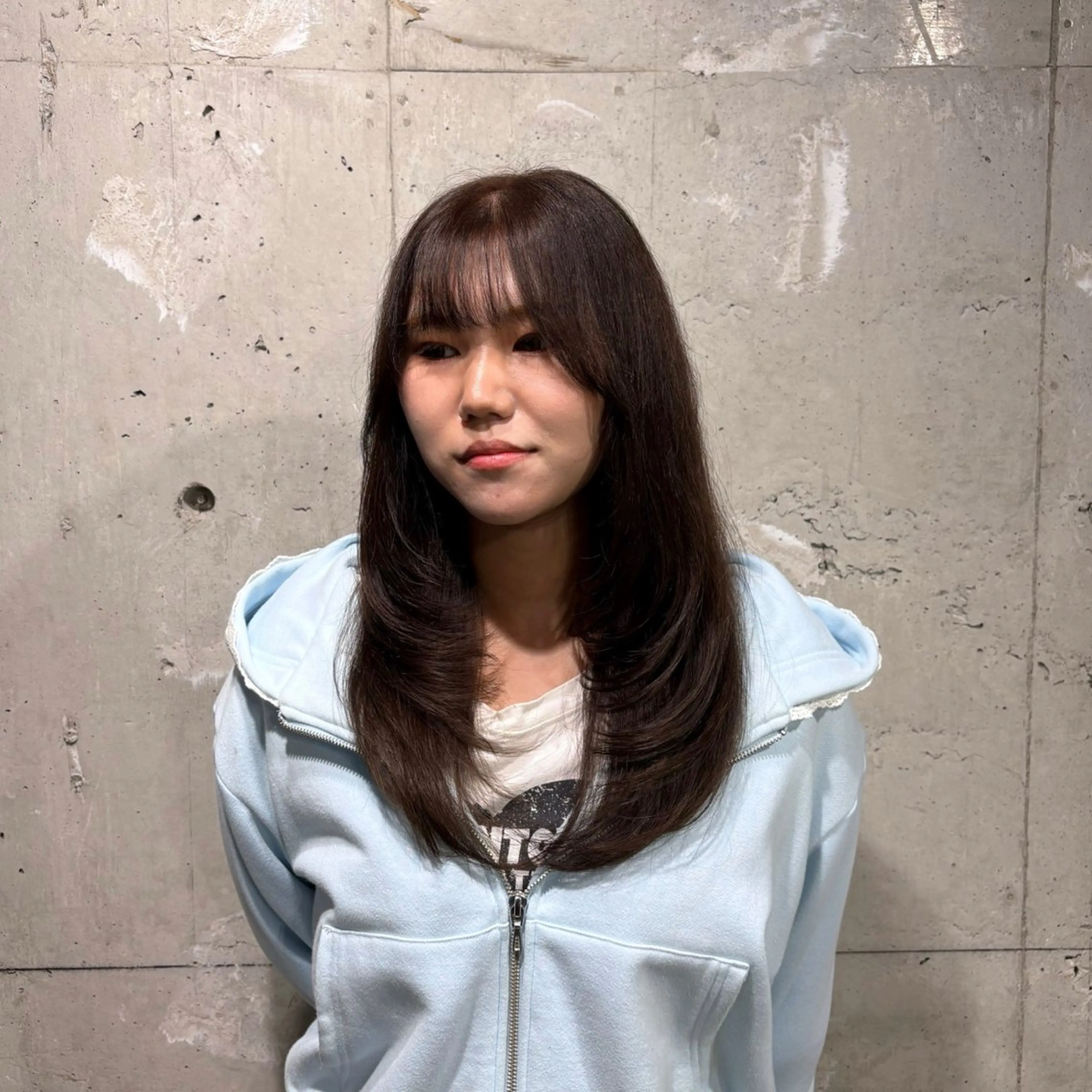 カラー カット ヘアカラー トリートメント ベージュ／ピンク【く すみカラー】レイヤーのヘアスタイル