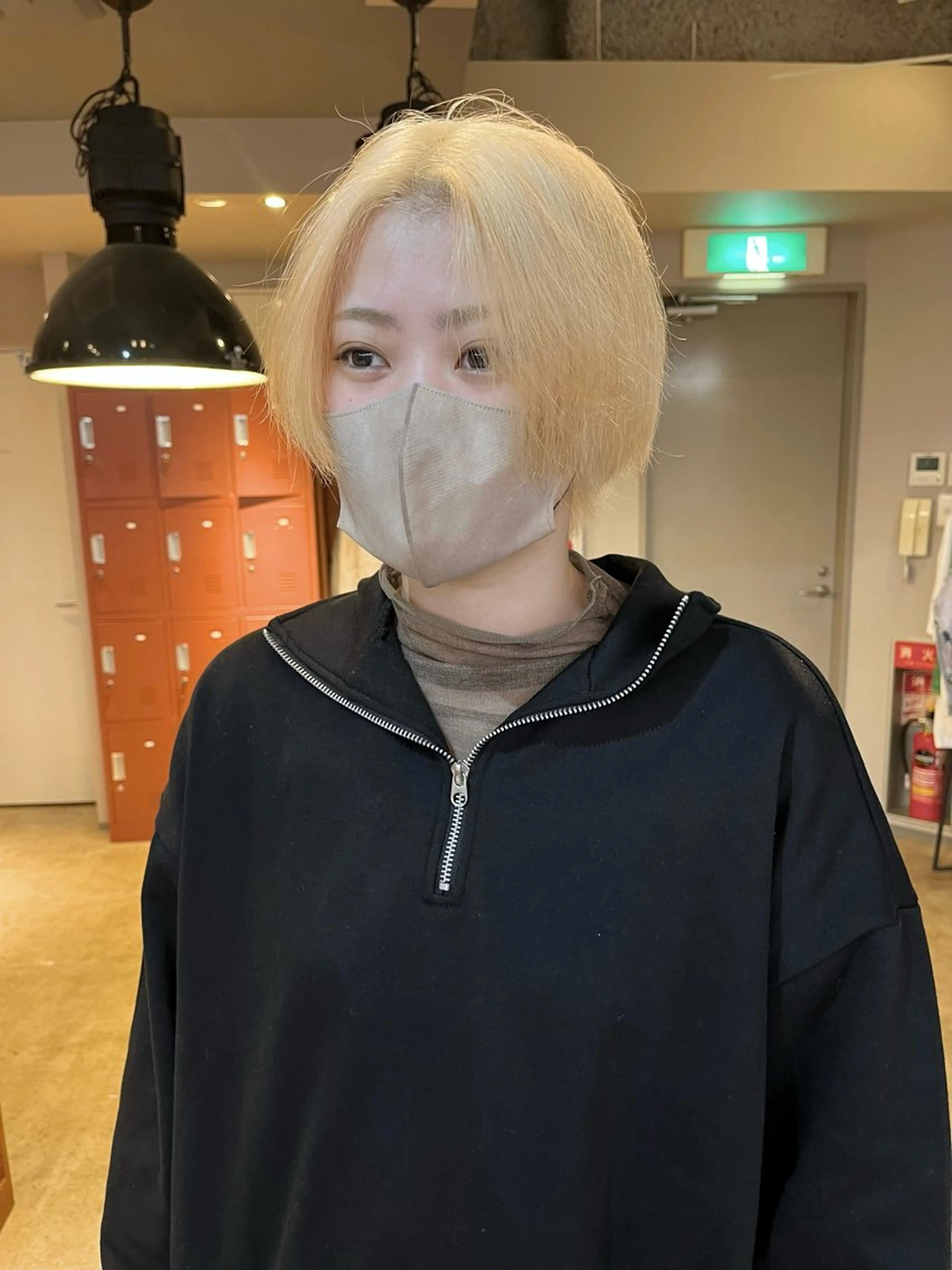 ミディアム カラー ブリーチ 抜きっぱなしブロンド ブロンド カット ヘアカラー トリートメント 🩷ハイトーン透明感 レイヤー🩷ユリカのヘアスタイル