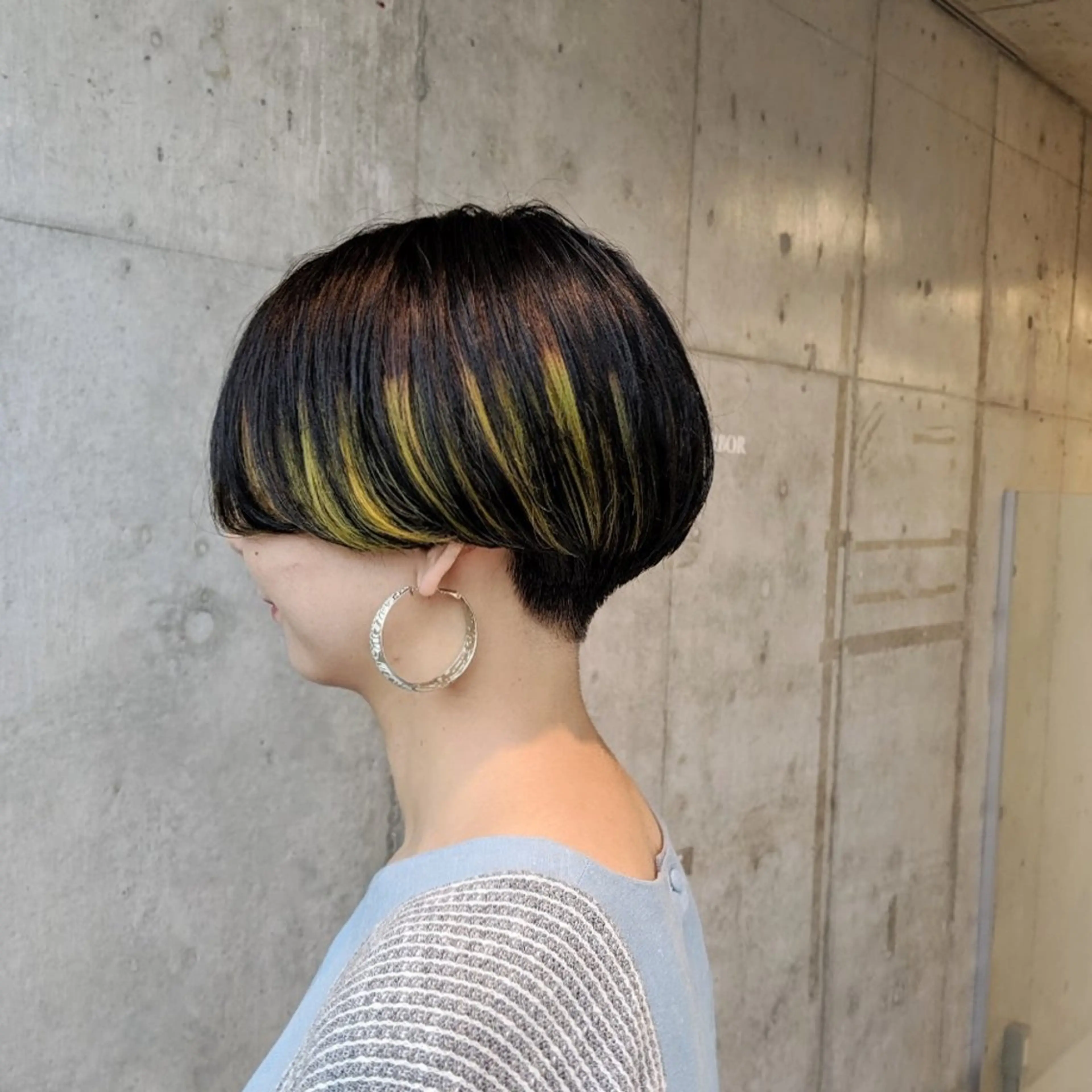 ショート カラー ハンサムショート デザインカラー イエローカラー ショートヘア カット ヘアカラー kitsuki北参道所属・カガラシュン/ 刈り上げ/ウルフのヘアスタイル