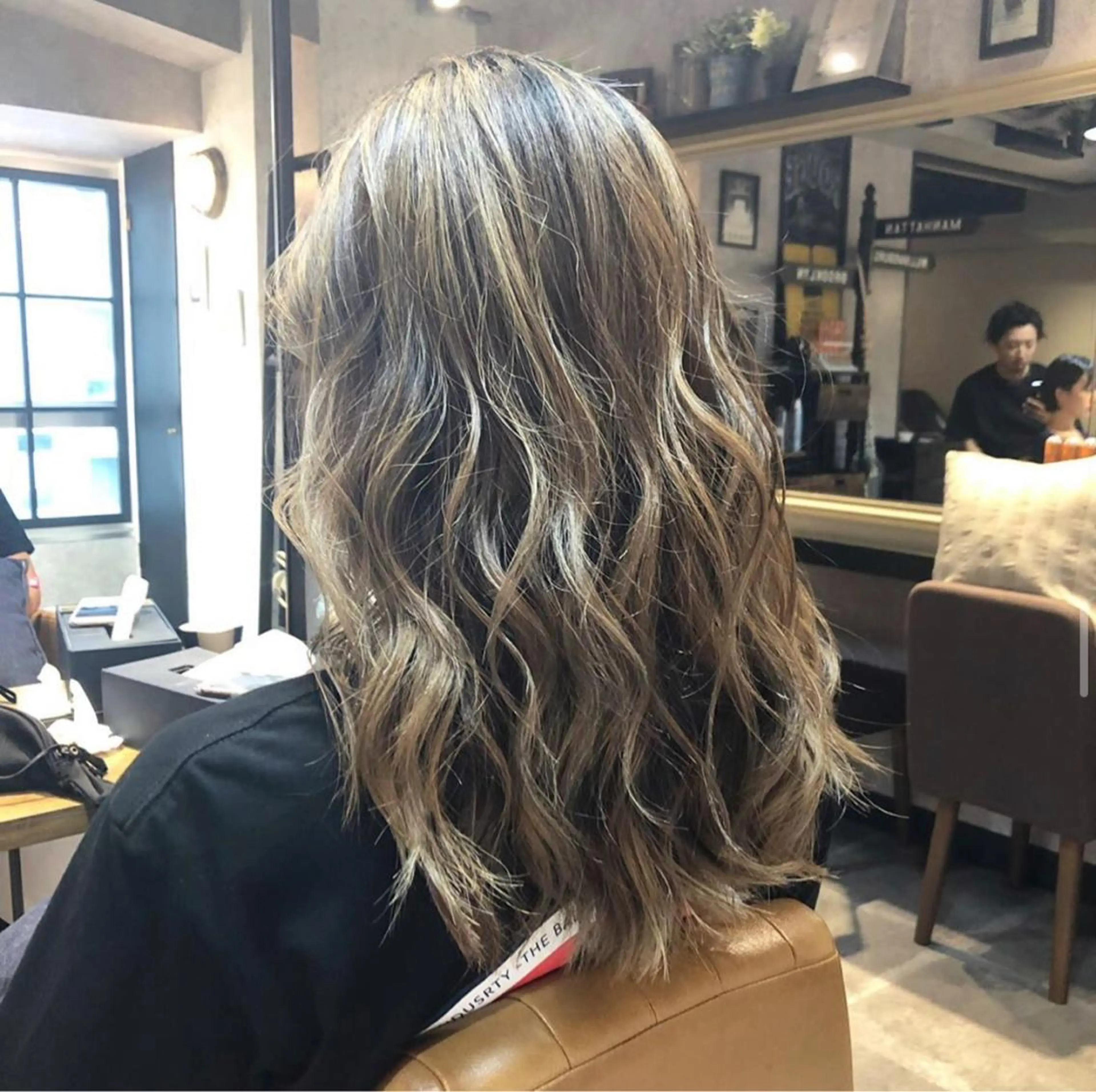 ロング ハイライト レイヤーカット salowin 原宿 aroa所属・韓国／ハッシュカット ／透明感カラー／金野のヘアスタイル