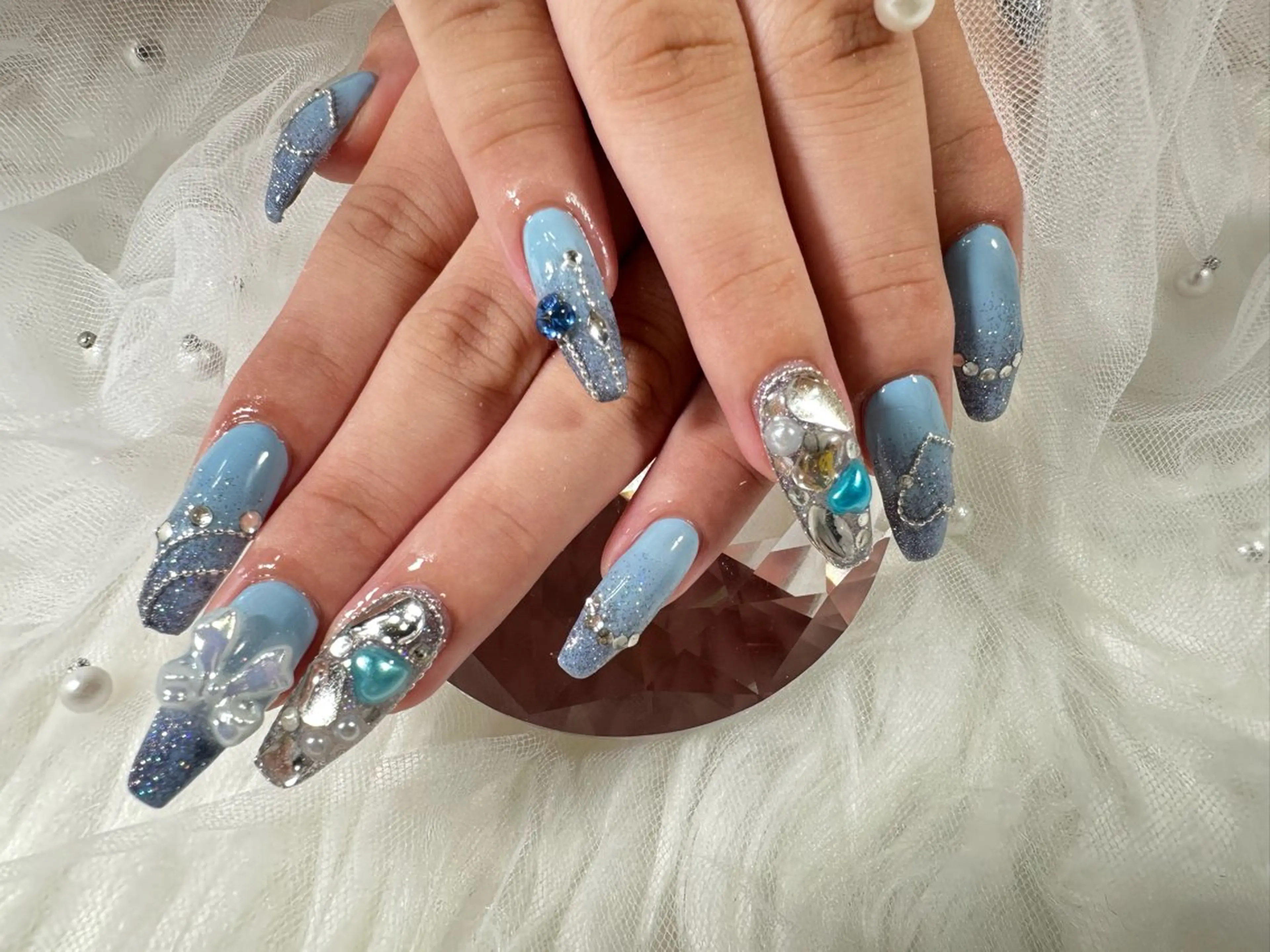 ネイル ブルー フラッシュネイル ネイルチップ ハンドネイル Cheeme Nailのネイルデザイン