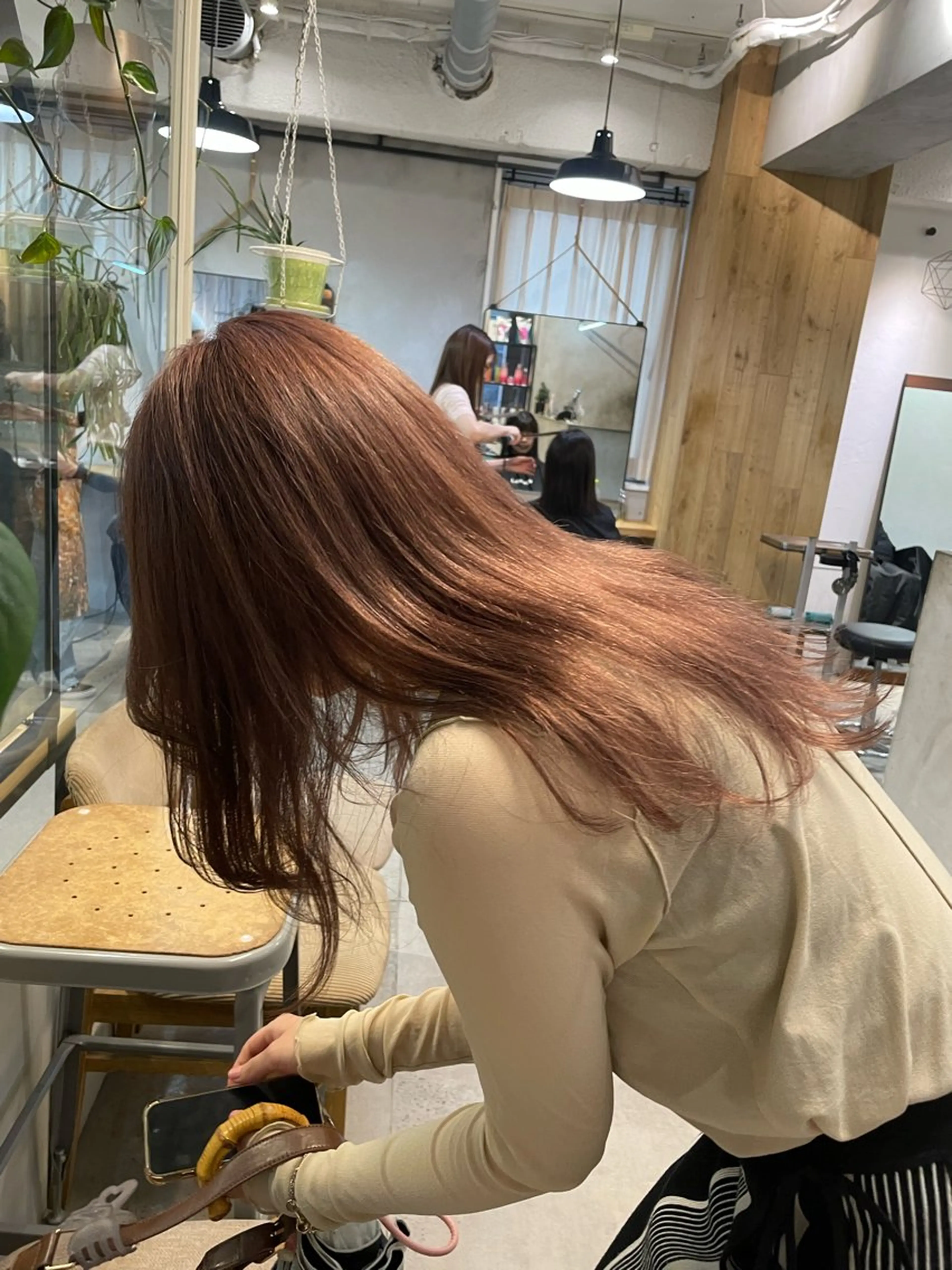 ロング カラー カット ヘアカラー トリートメント ミルクティー× グレージュMOMOのヘアスタイル